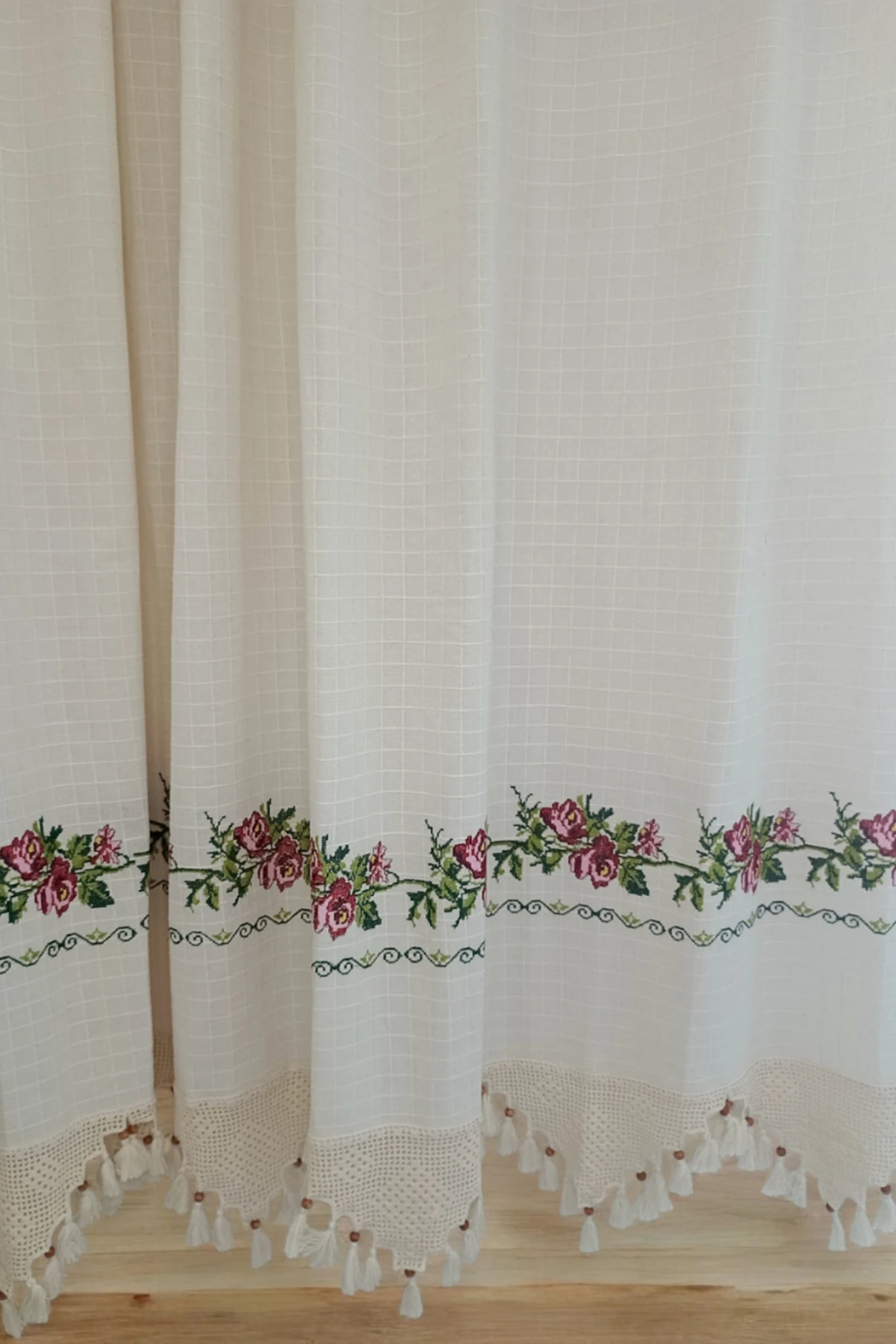 Kırmızı Kanaviçe Işlemeli Otantik Bodrum Işi Monika Perde (EN X BOY) - Pilesiz