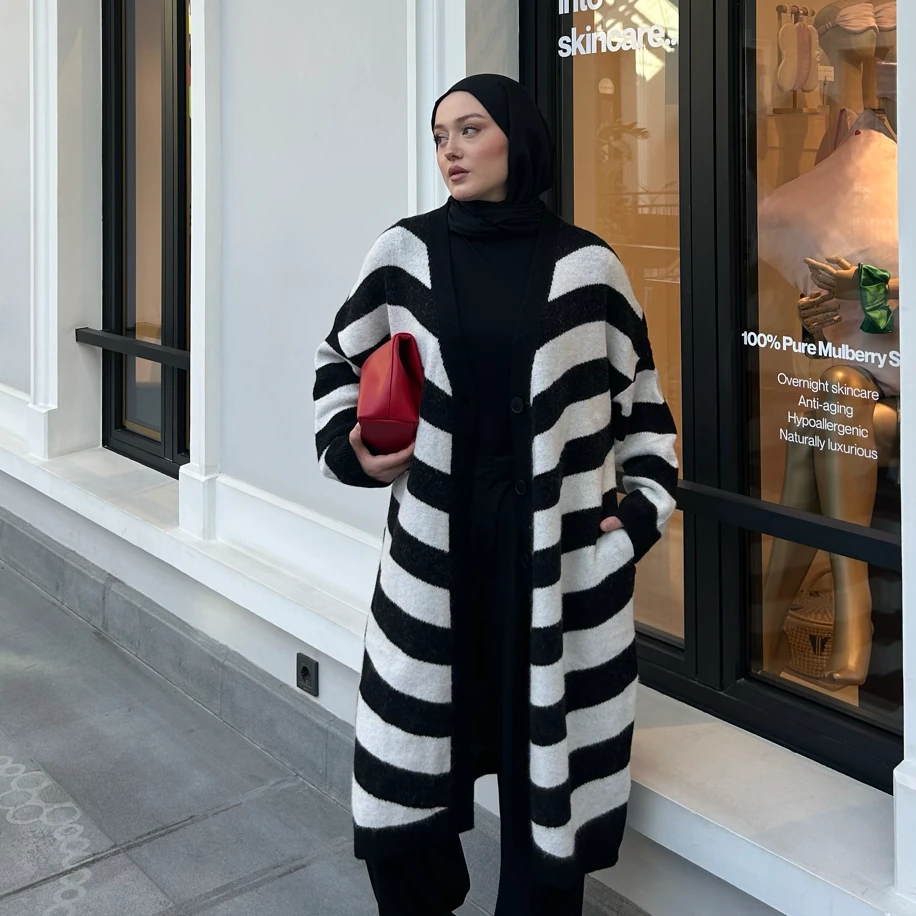 Siyah Beyaz Çizgili Oversize Triko Hırka