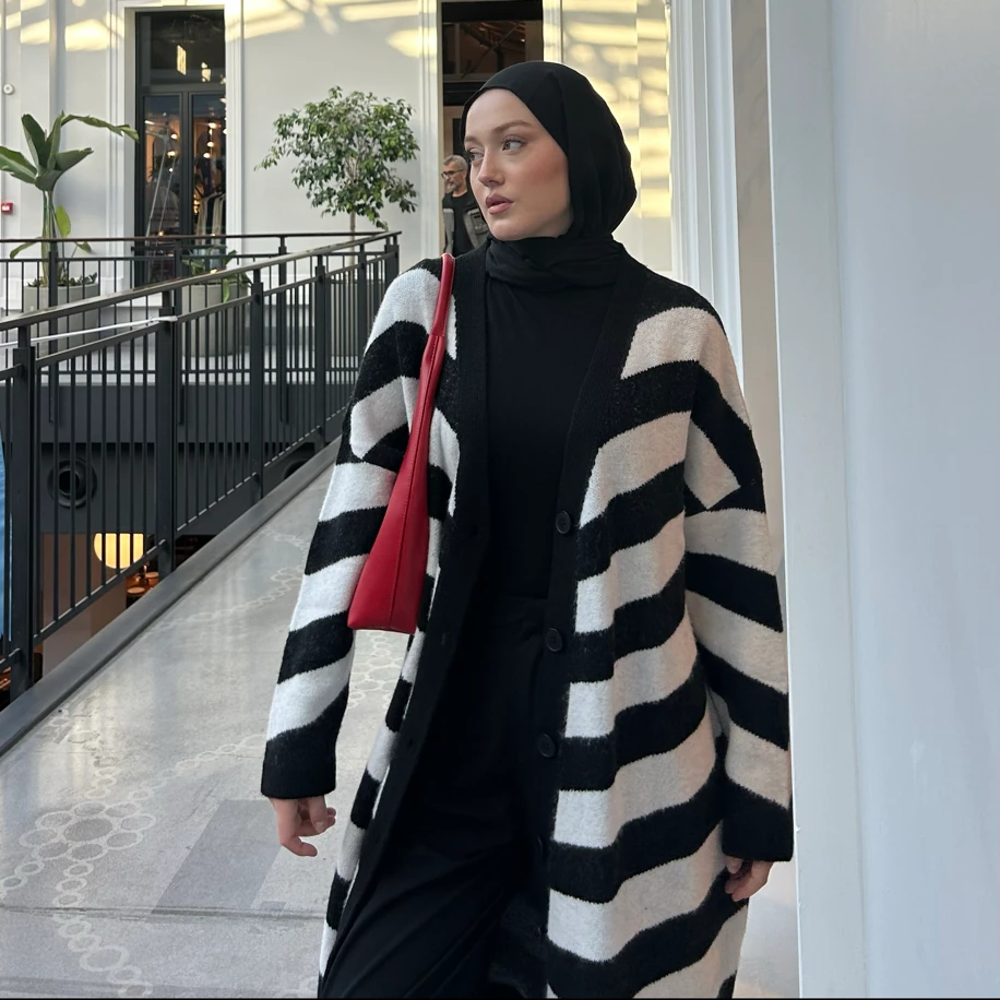 Siyah Beyaz Çizgili Oversize Triko Hırka