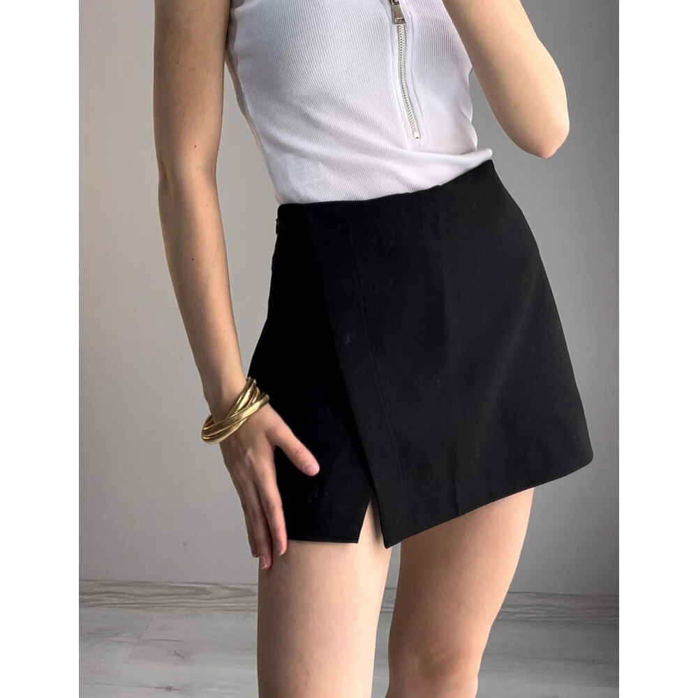 Arkası şort olmayan siyah şort etek