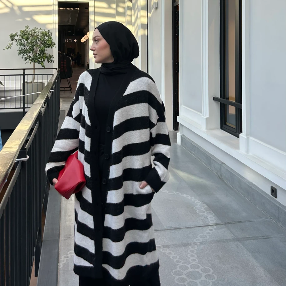 Siyah Beyaz Çizgili Oversize Triko Hırka