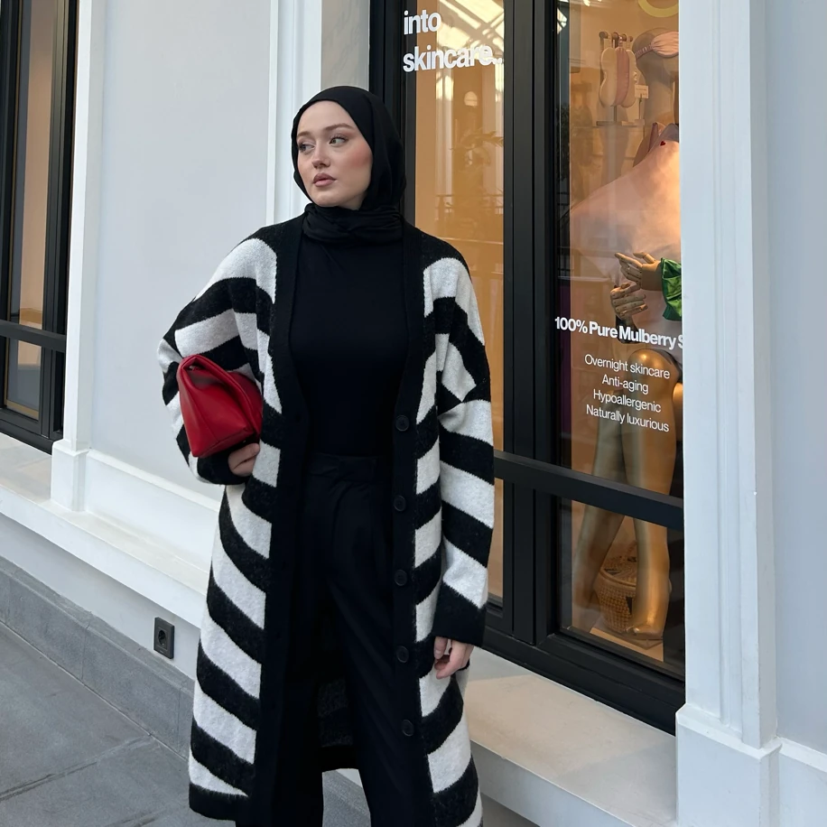 Siyah Beyaz Çizgili Oversize Triko Hırka