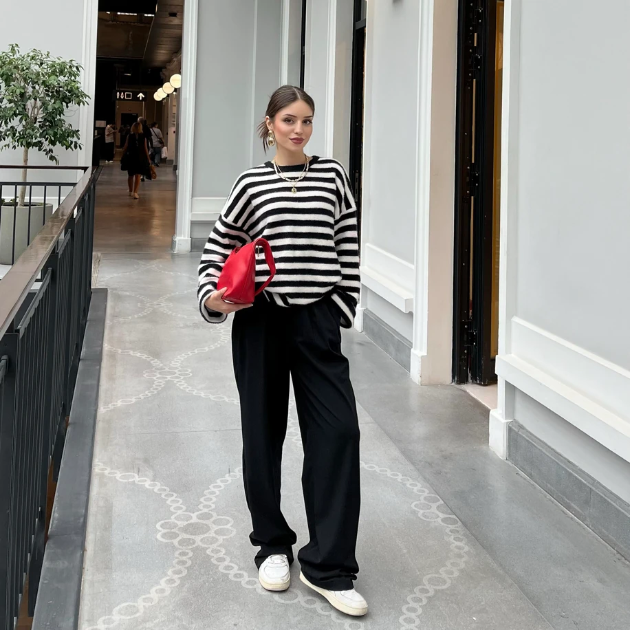 Siyah-Beyaz Çizgili Kazak