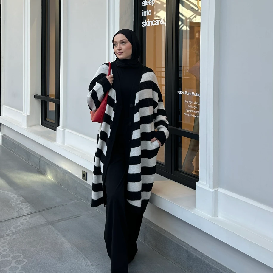 Siyah Beyaz Çizgili Oversize Triko Hırka