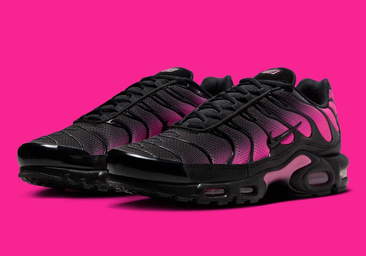 Air Max Plus Black Hyper Pink