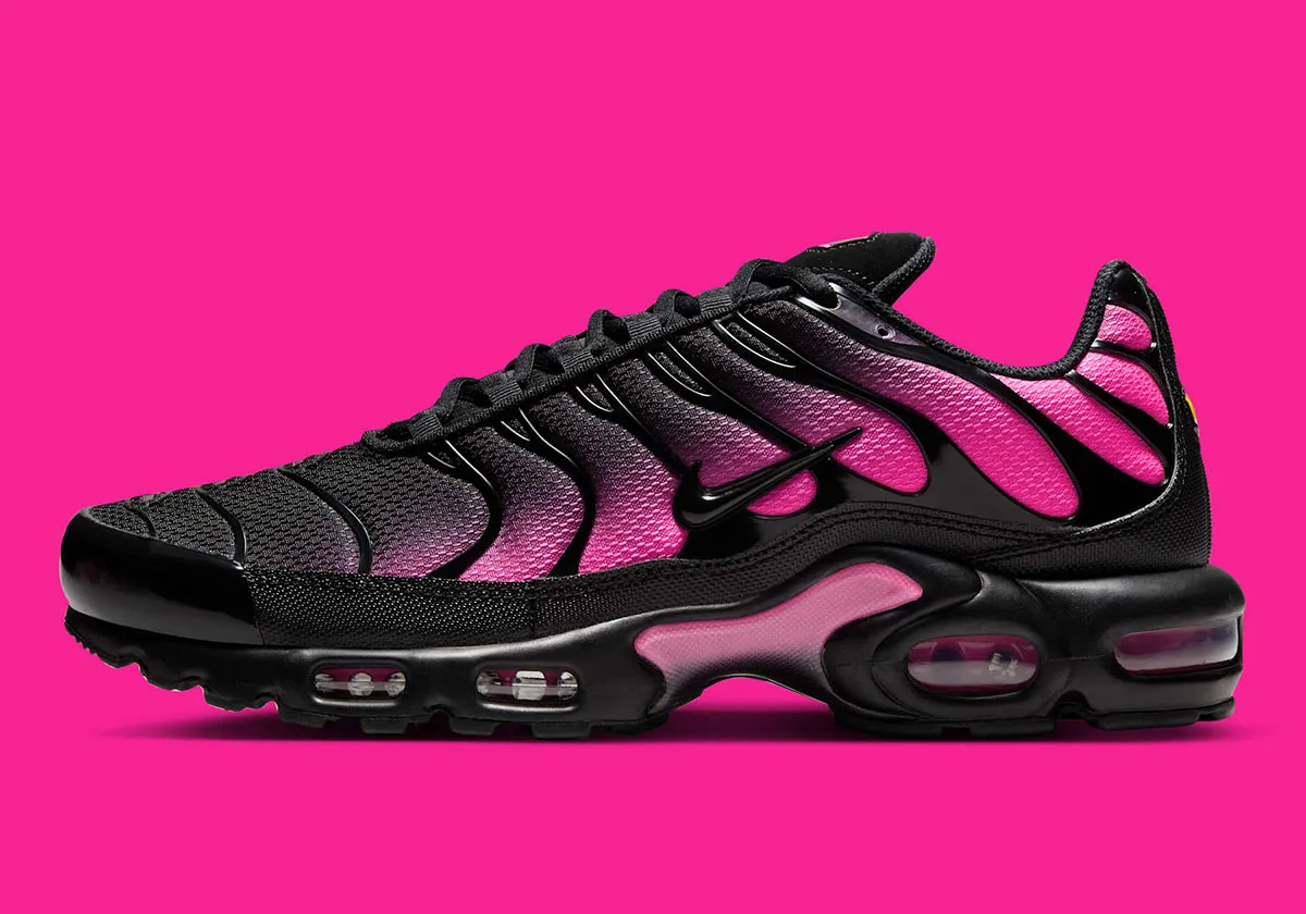 Air Max Plus Black Hyper Pink