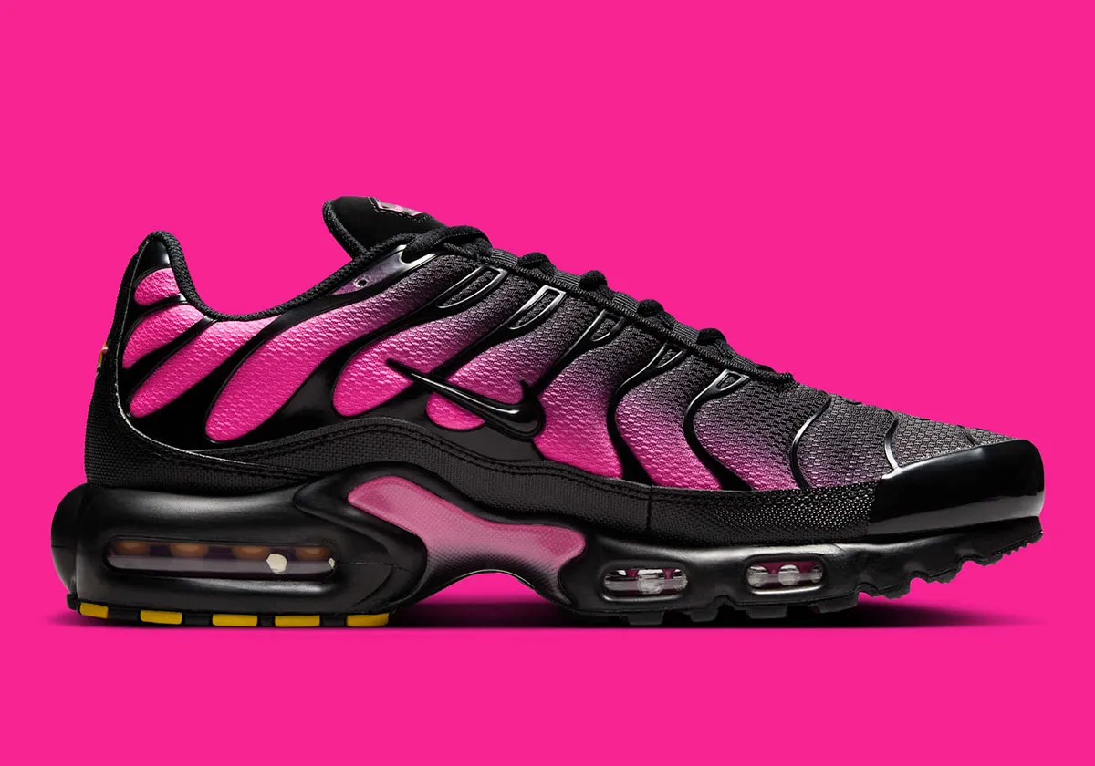 Air Max Plus Black Hyper Pink