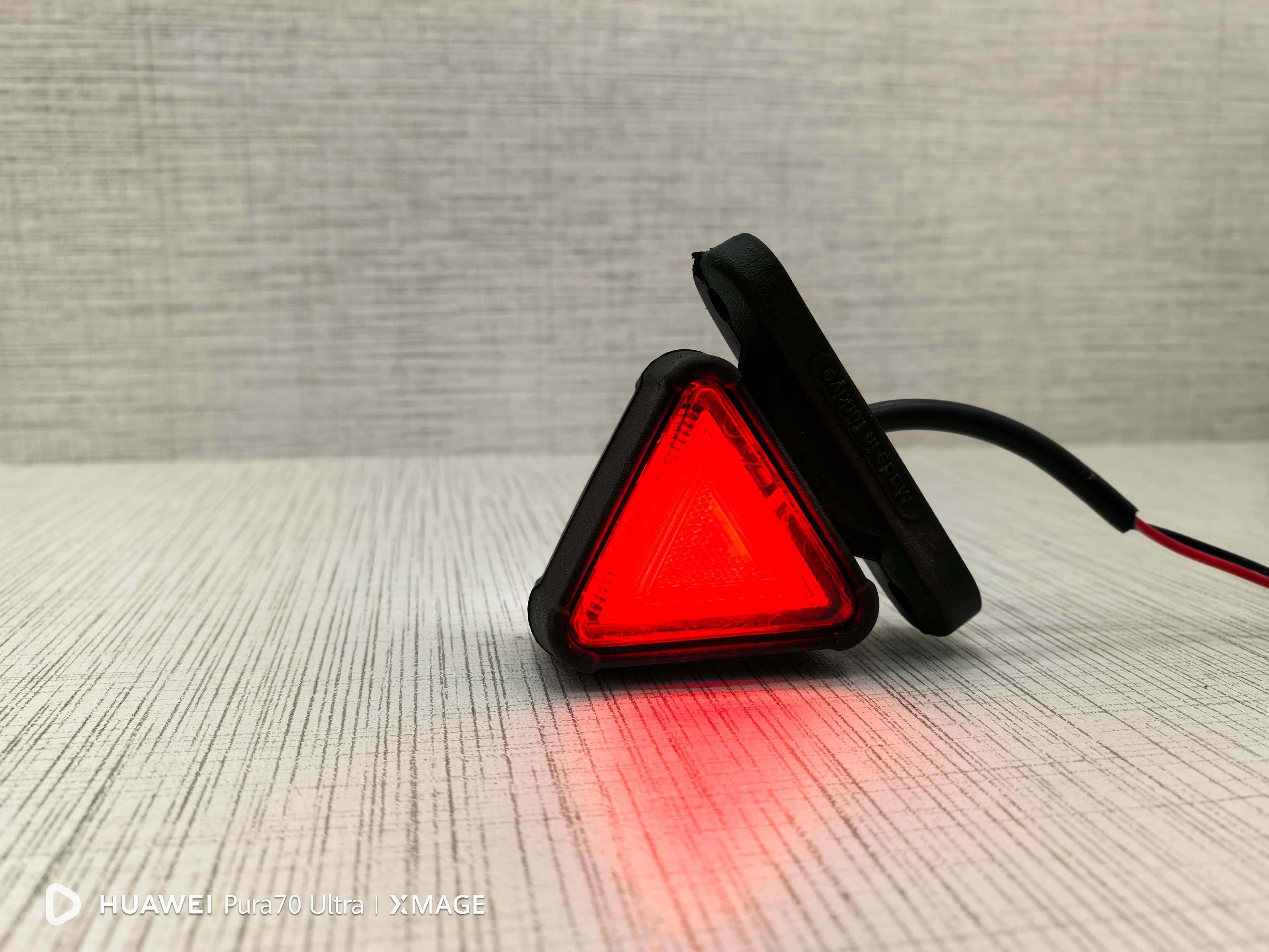 Neon Takoz Lamba Küçük Üçgen Tip Kırmızı - Beyaz 12-24V