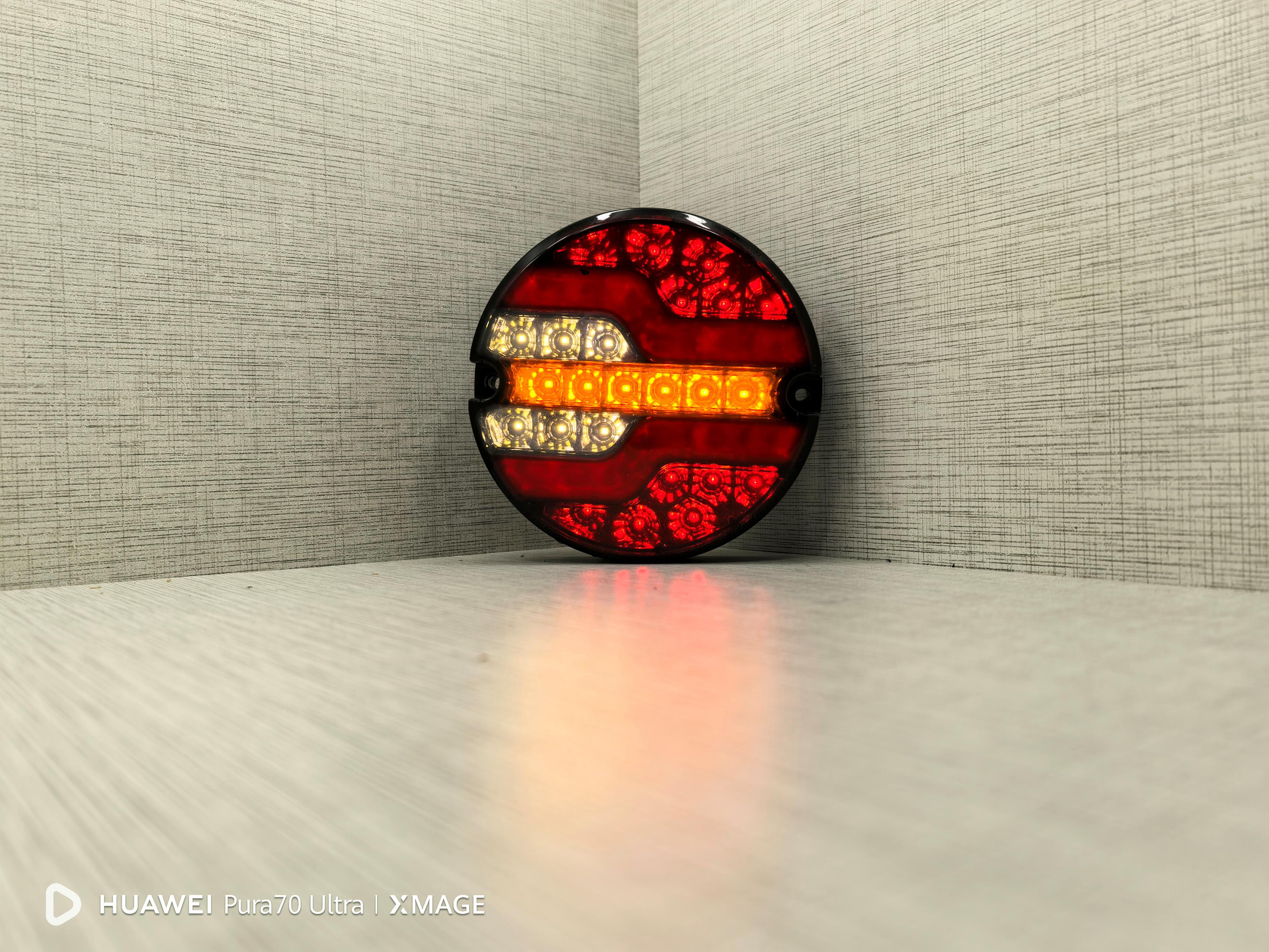 Neon LED Hamburger Stop Lamba Y Model Siyah Cam 12V