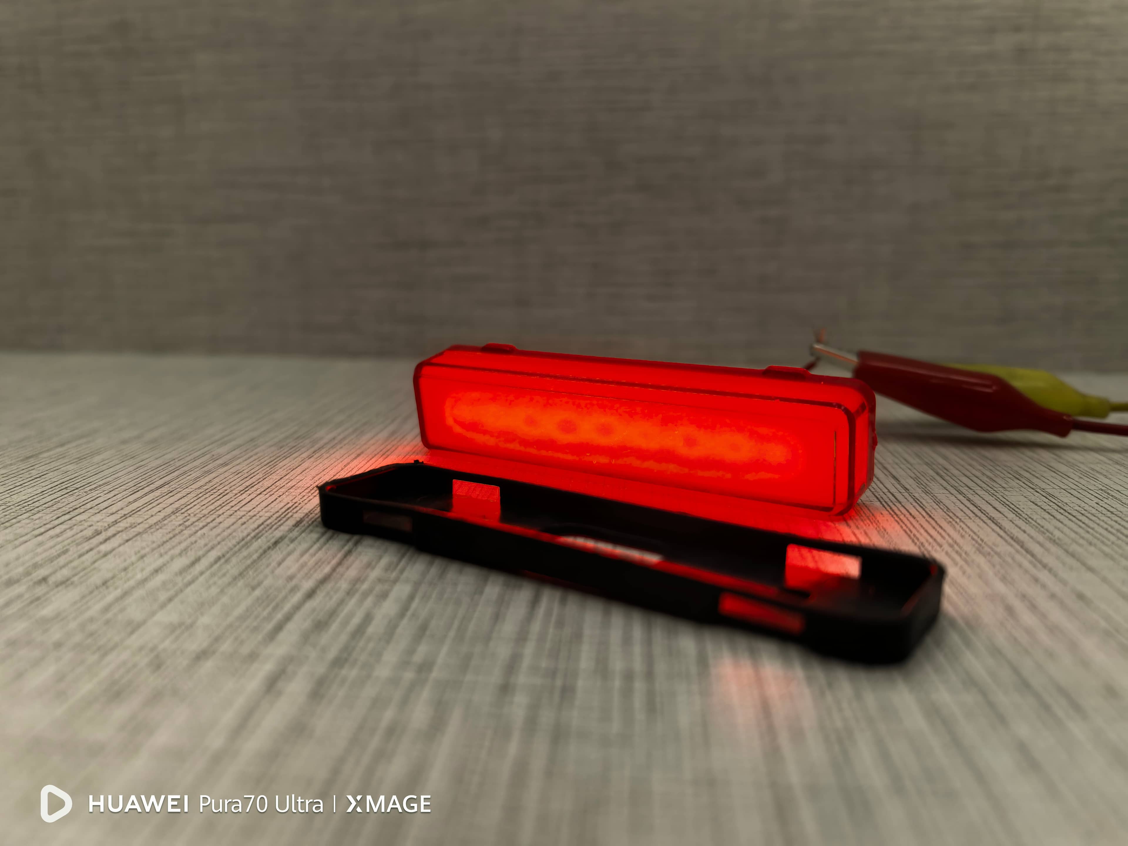 Neon LED Braketli Kırmızı Pozisyon Lambası 12-24V