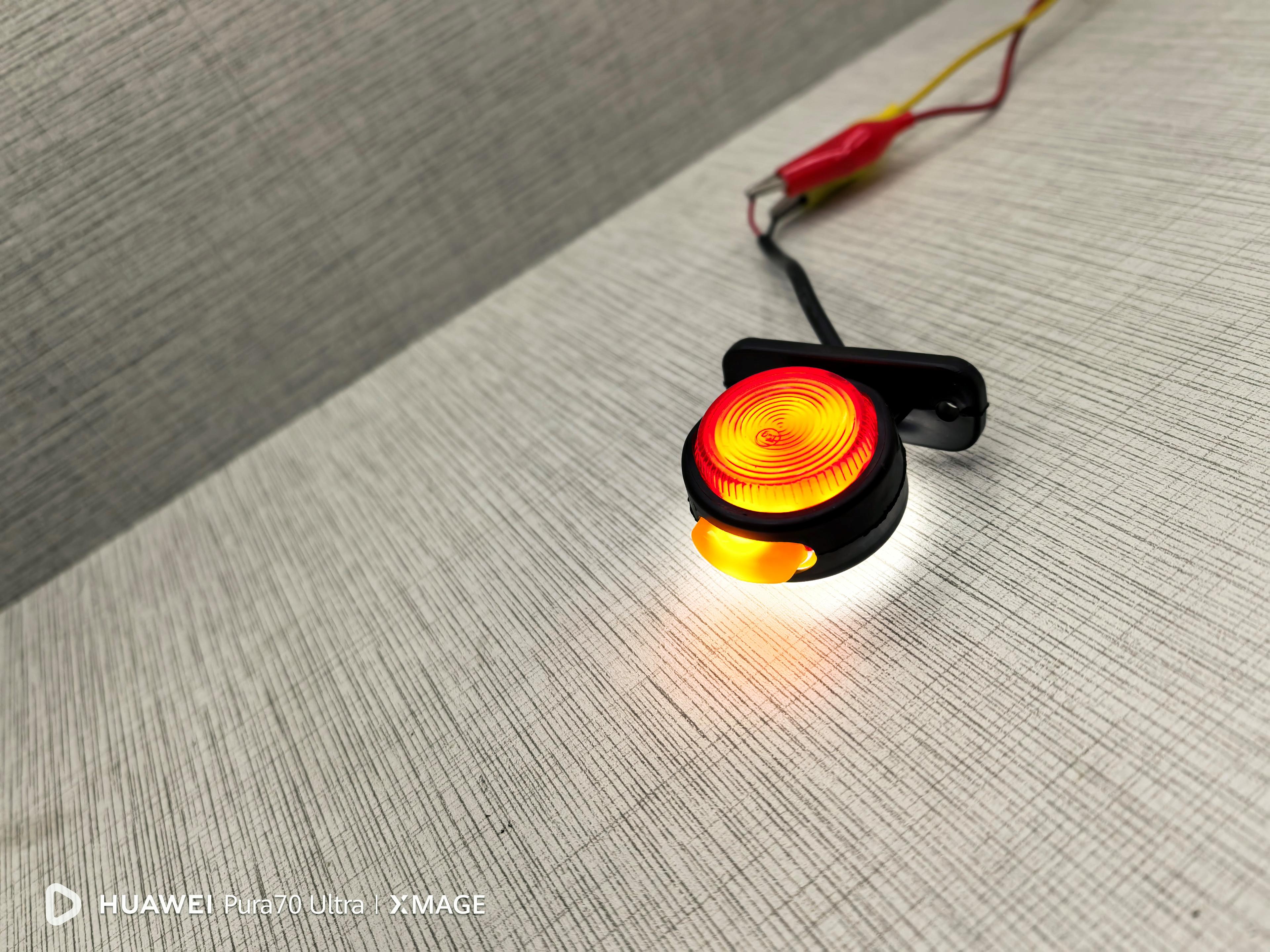 Şapkalı Neon Mini Takoz Lamba Kırmızı - Beyaz 12-24V