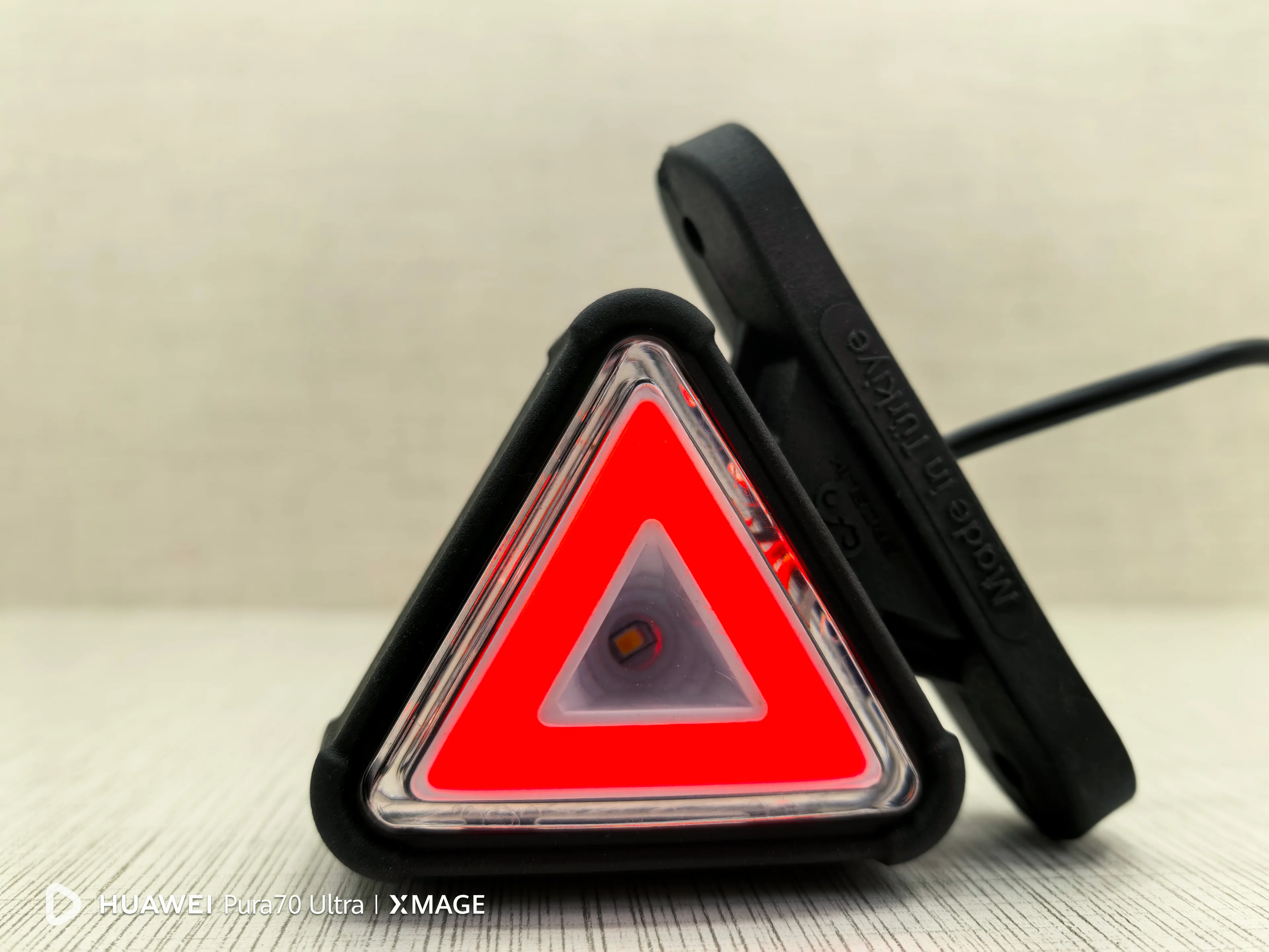 Neon Takoz Lamba Büyük Üçgen Tip Kırmızı - Sarı ve Sİnyalli