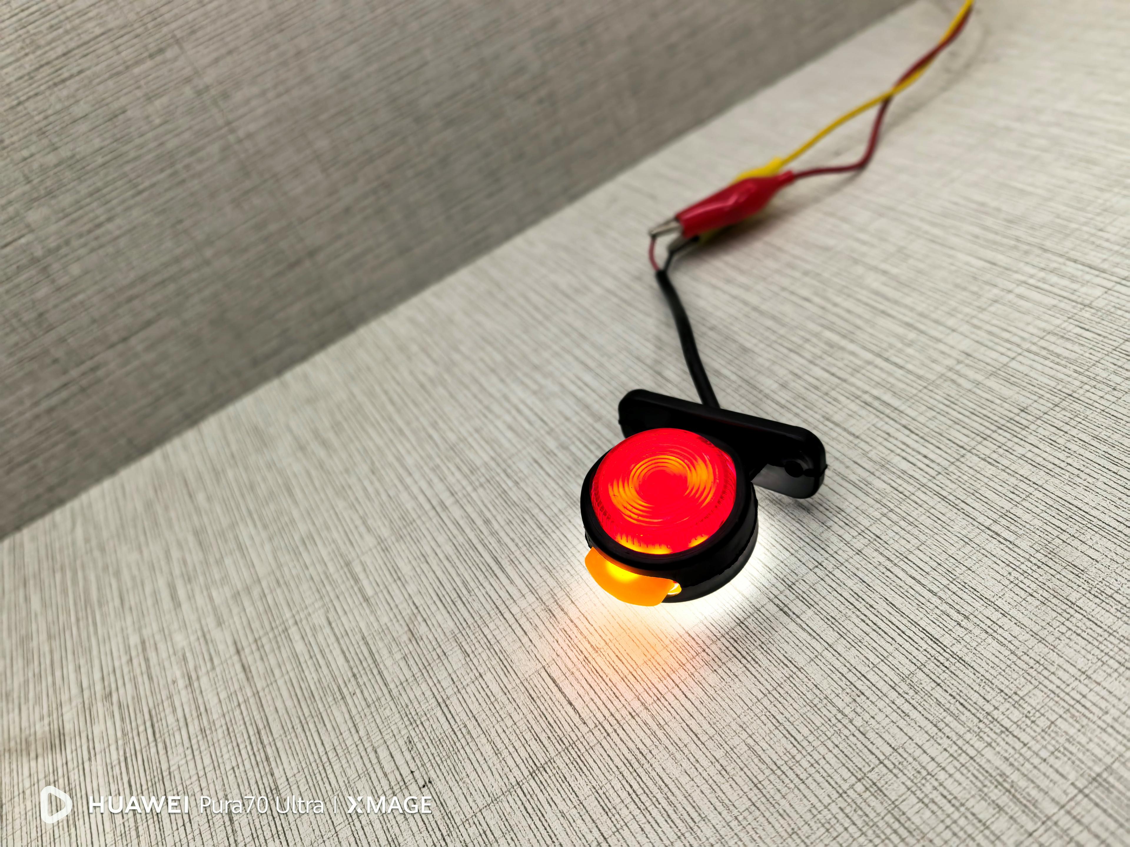 Şapkalı Neon Mini Takoz Lamba Kırmızı - Beyaz 12-24V