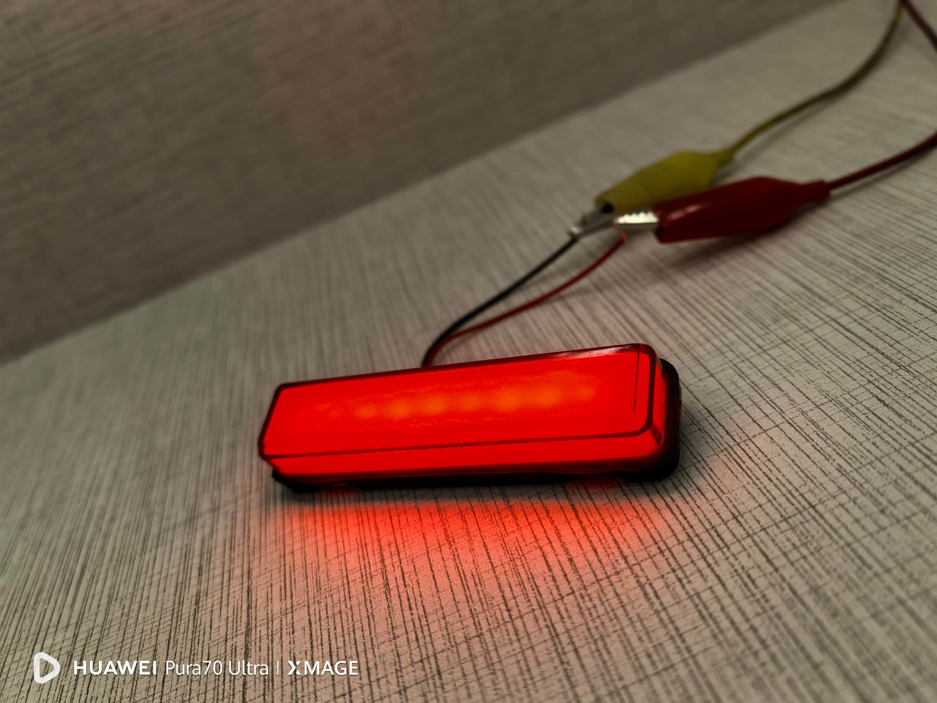 Neon LED Braketli Kırmızı Pozisyon Lambası 12-24V