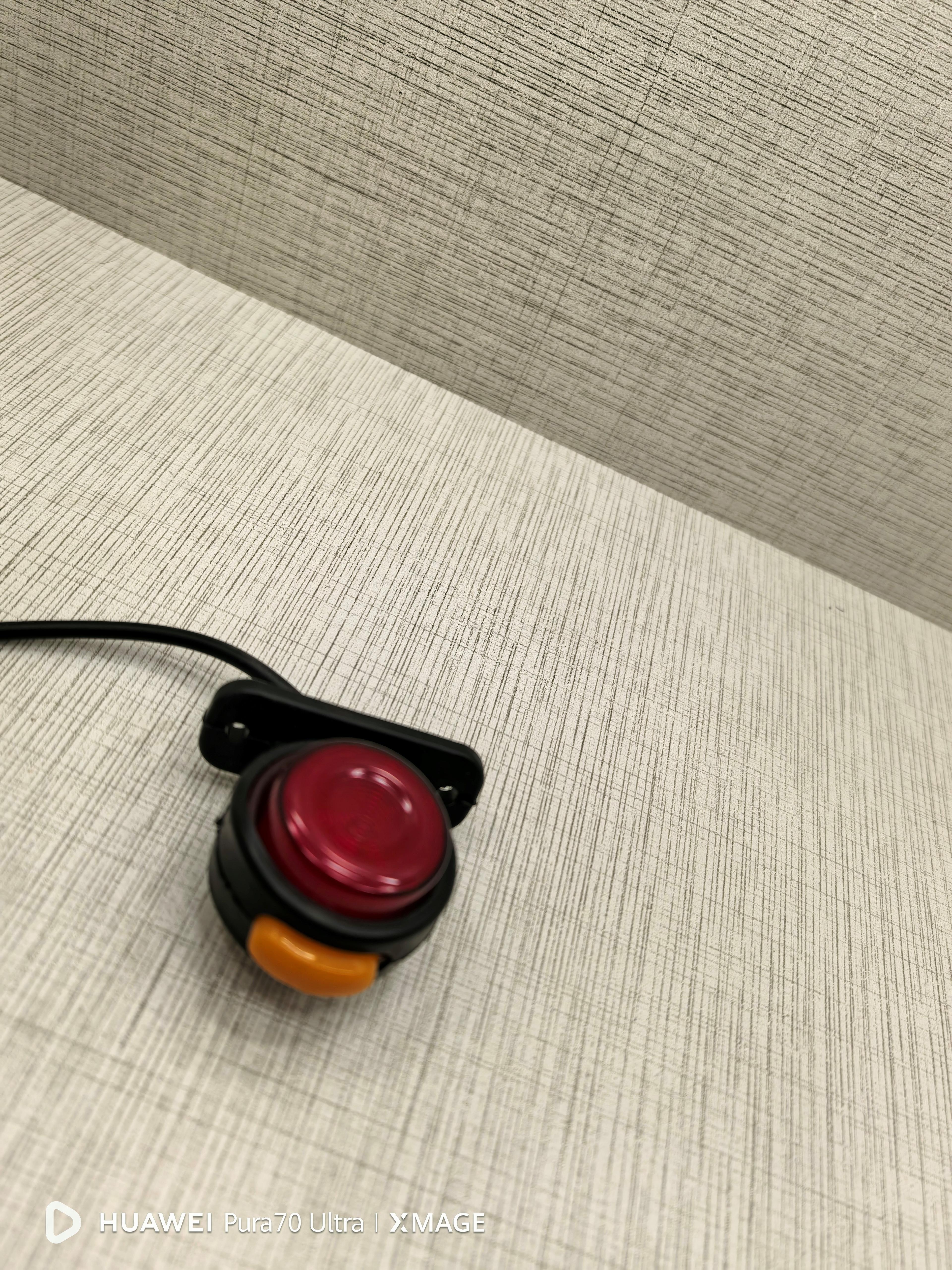 Şapkalı Neon Mini Takoz Lamba Kırmızı - Beyaz 12-24V