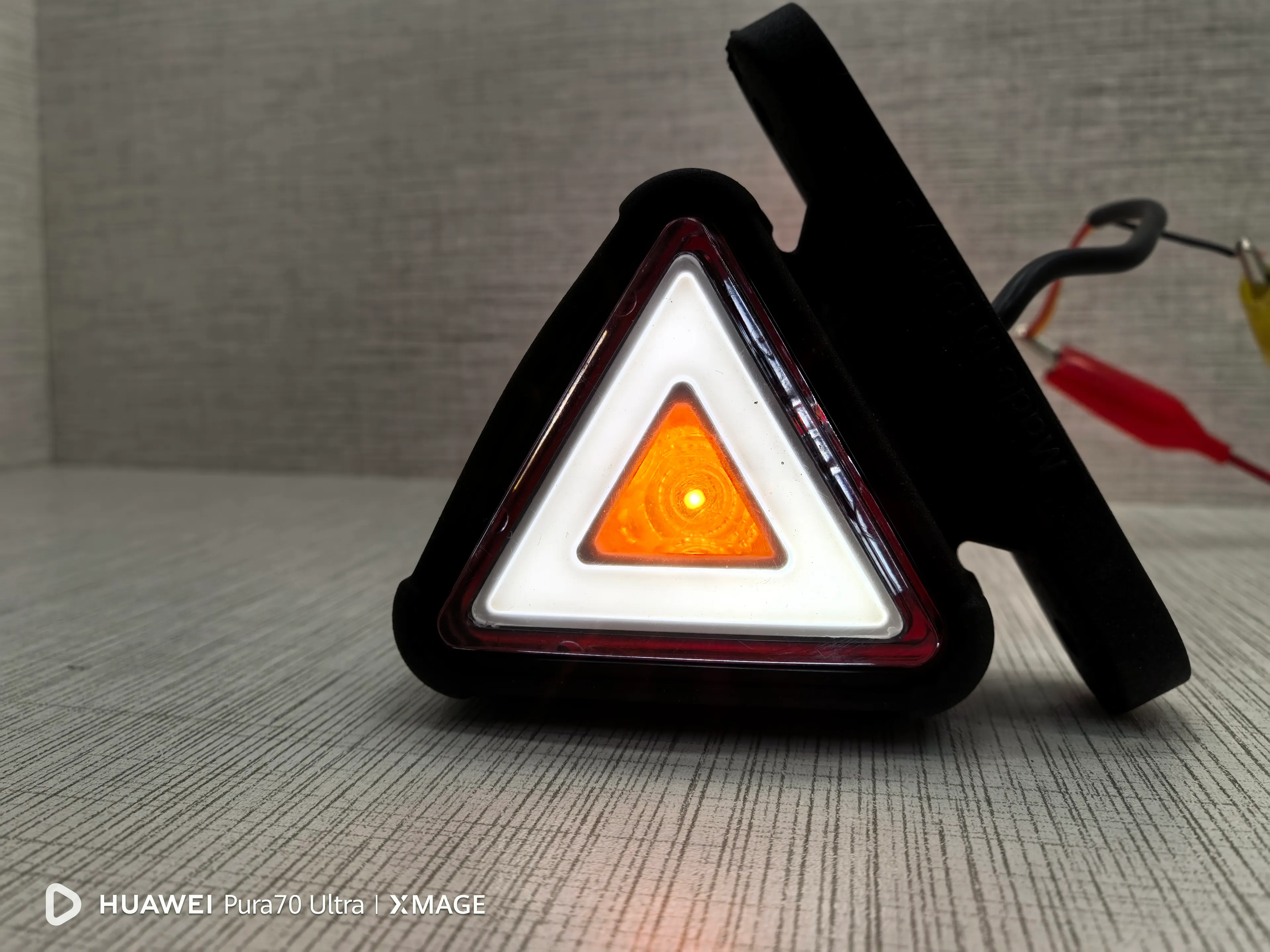 Neon Takoz Lamba Büyük Üçgen Tip Kırmızı - Beyaz ve Sİnyalli