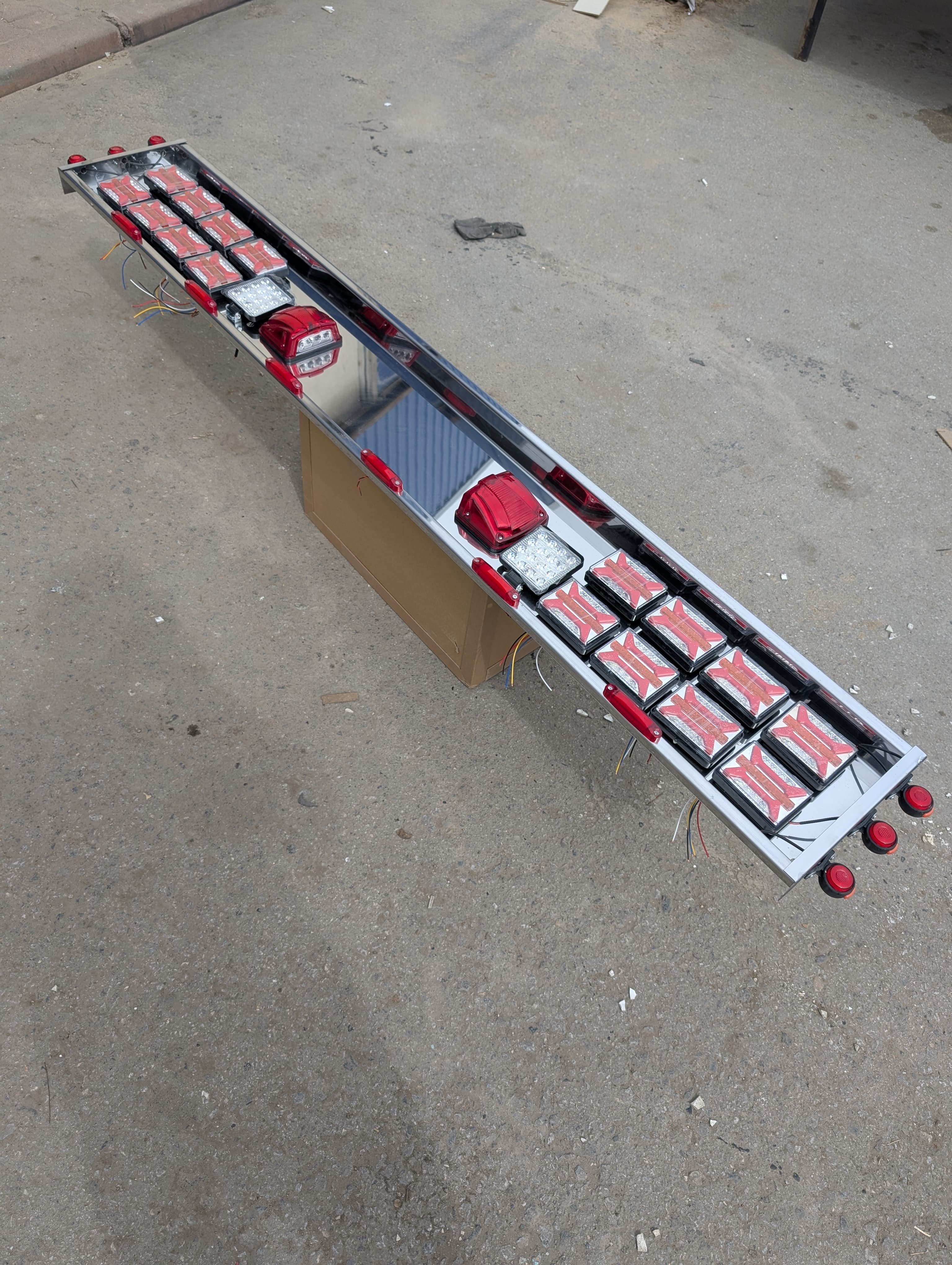 Ford Transit, Mitsubishi Fuso, Canter, Iveco Daily, Isuzu N-Wide, NPR Serisi Uyumlu Holland Style Krom Tampon (Dolu Set Tüm Aydınlatma Ürünleri Dahil)