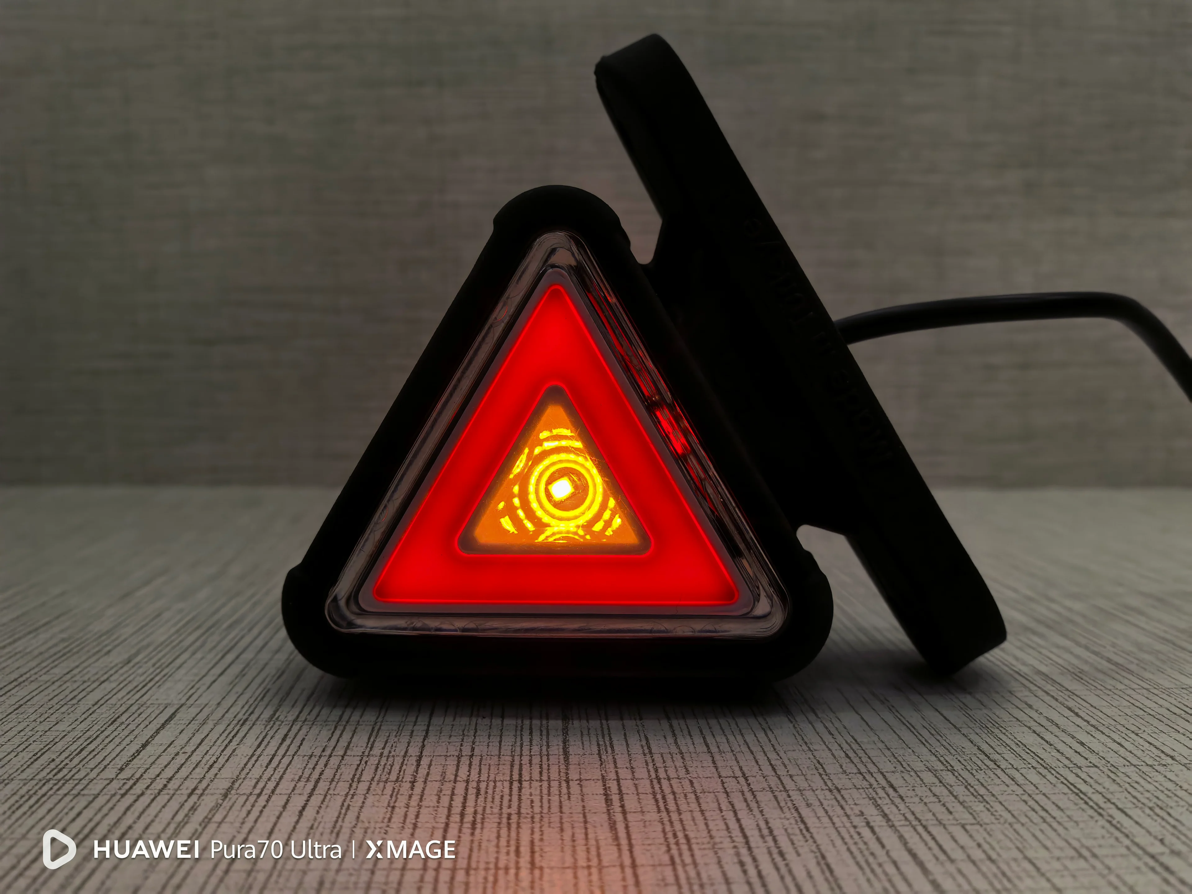 Neon Takoz Lamba Büyük Üçgen Tip Kırmızı - Sarı ve Sİnyalli