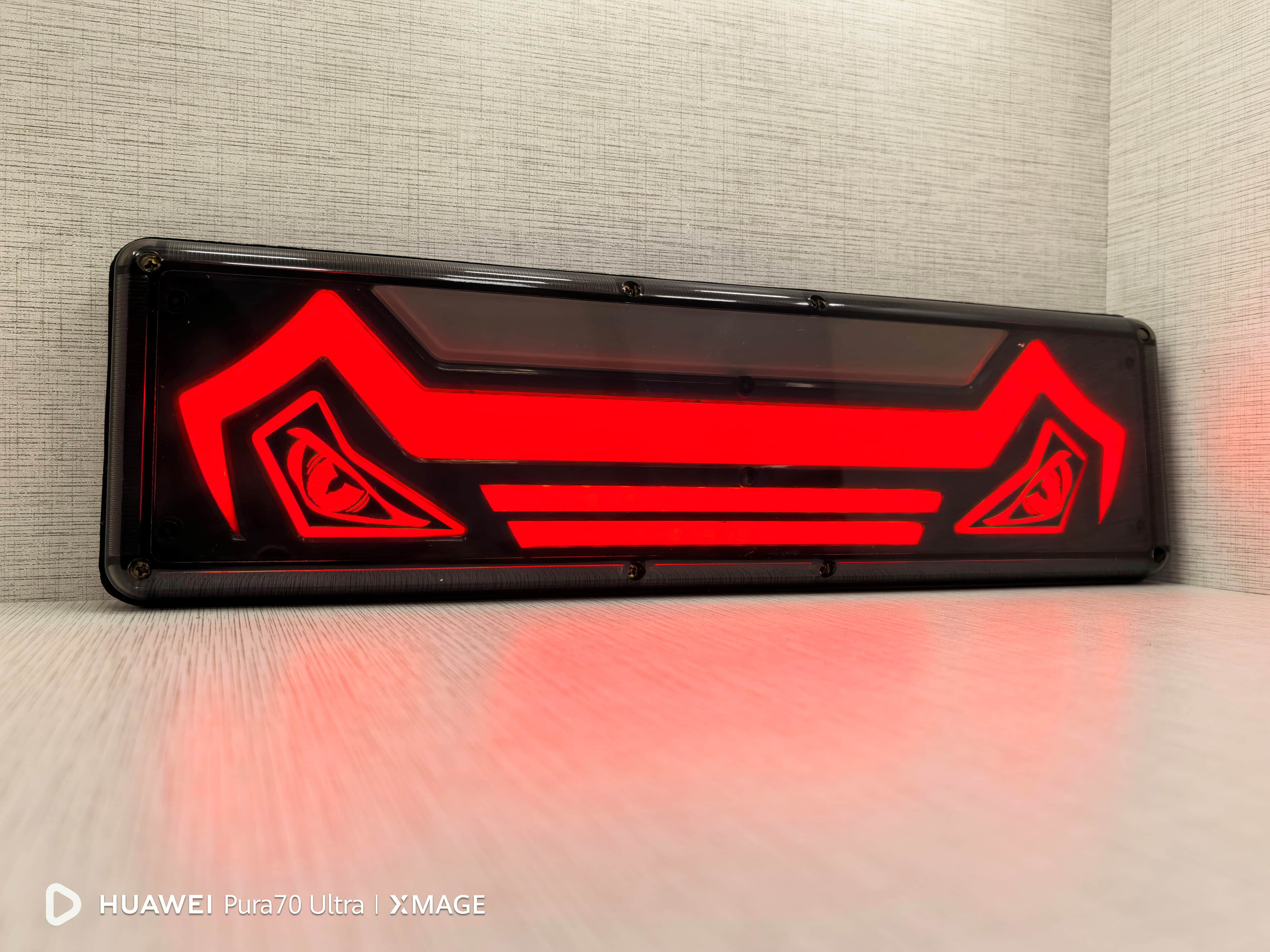Neon LED Stop Lambası "Demmon Eyes XL" Akar Sinyalli 24V