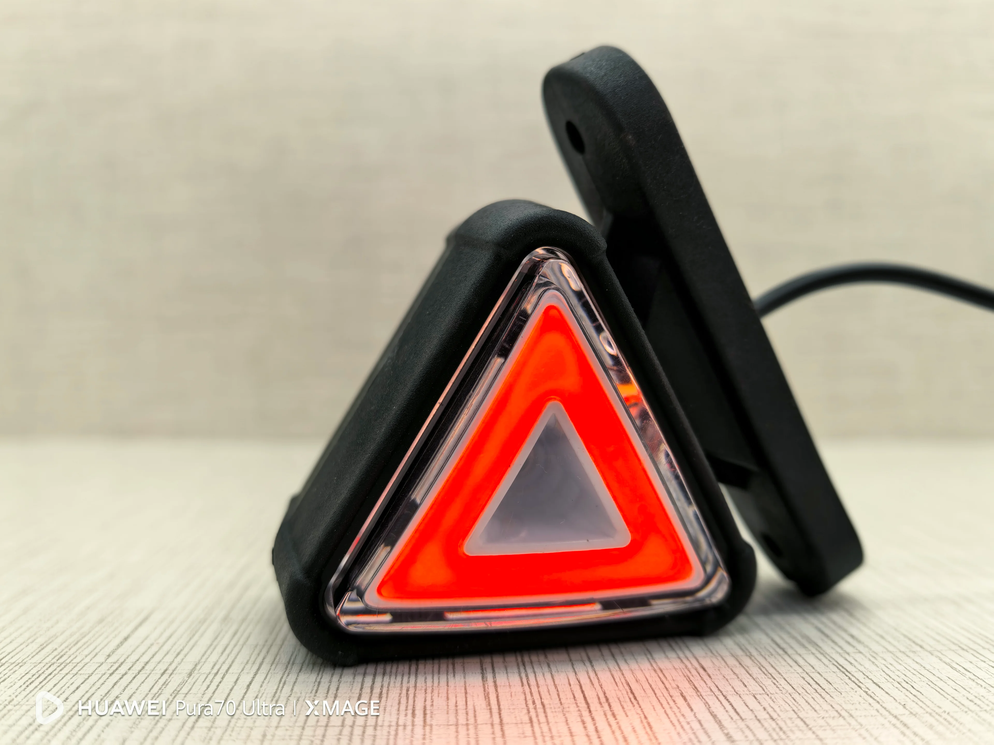 Neon Takoz Lamba Büyük Üçgen Tip Kırmızı - Sarı ve Sİnyalli