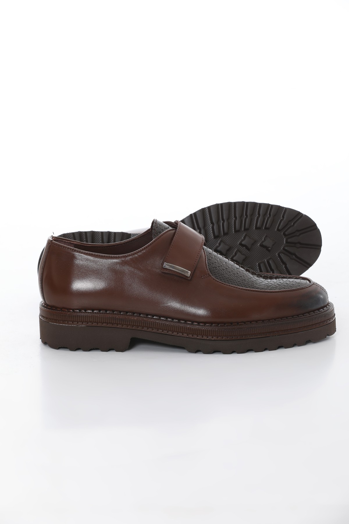 Casual Sole with Velcro Detail