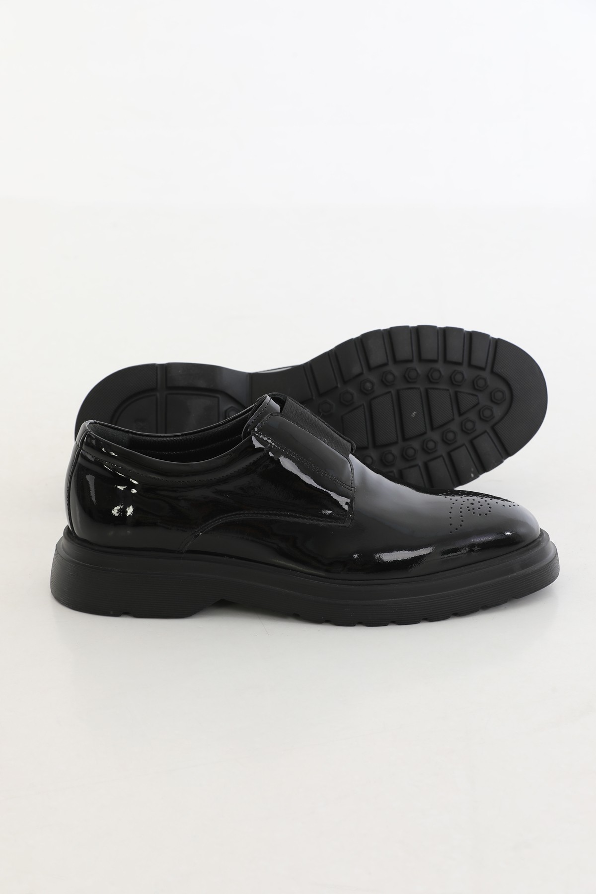 CASUAL SHOES WITH RUBBER DESIGN