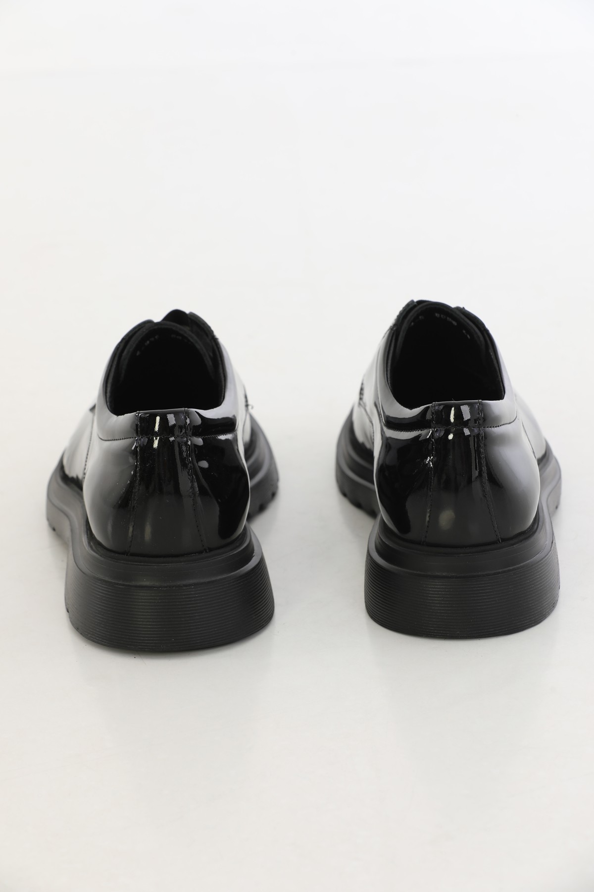 CASUAL SHOES WITH RUBBER DESIGN