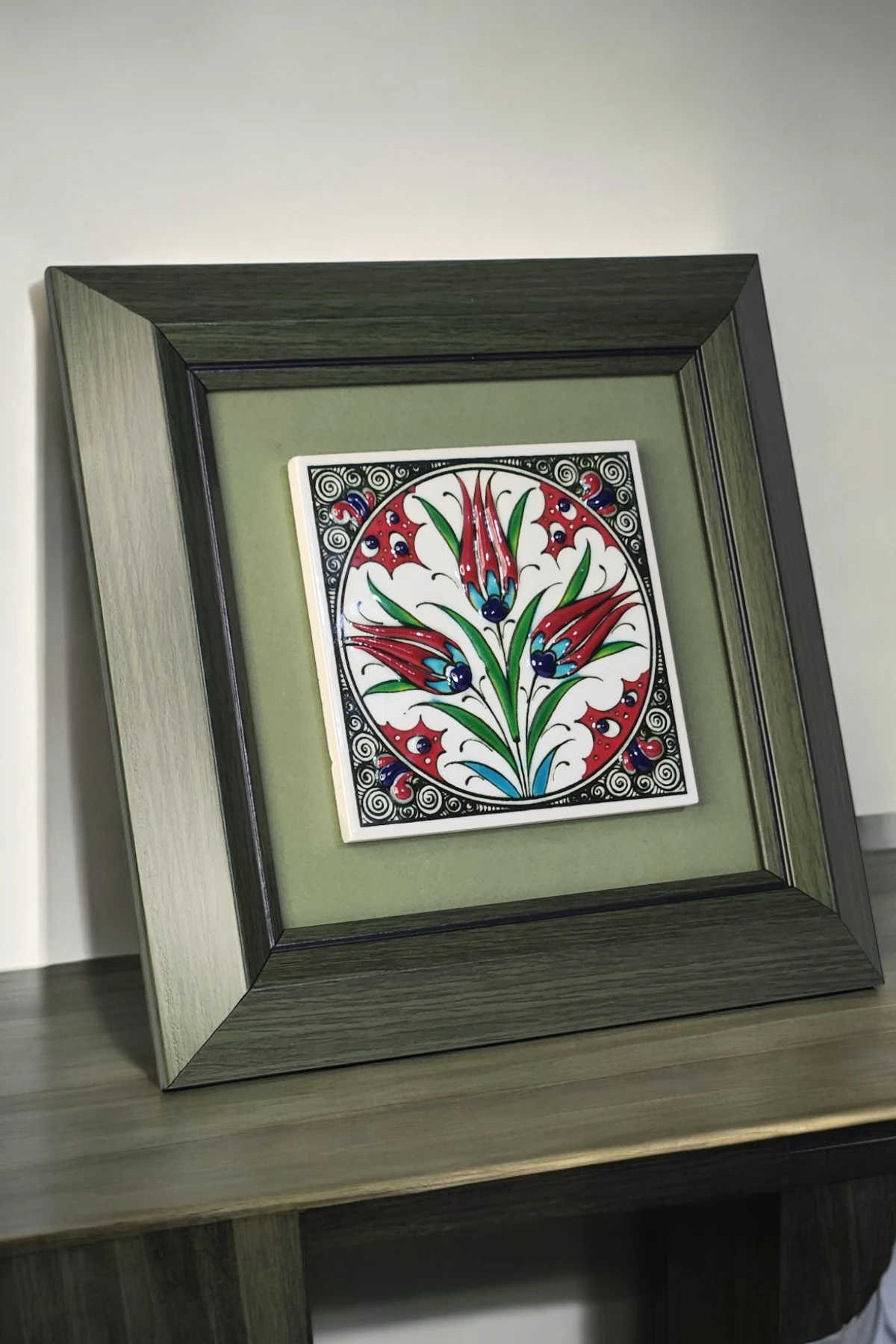 Lale Desenli El Yapımı Kabartmalı Çini Tablo