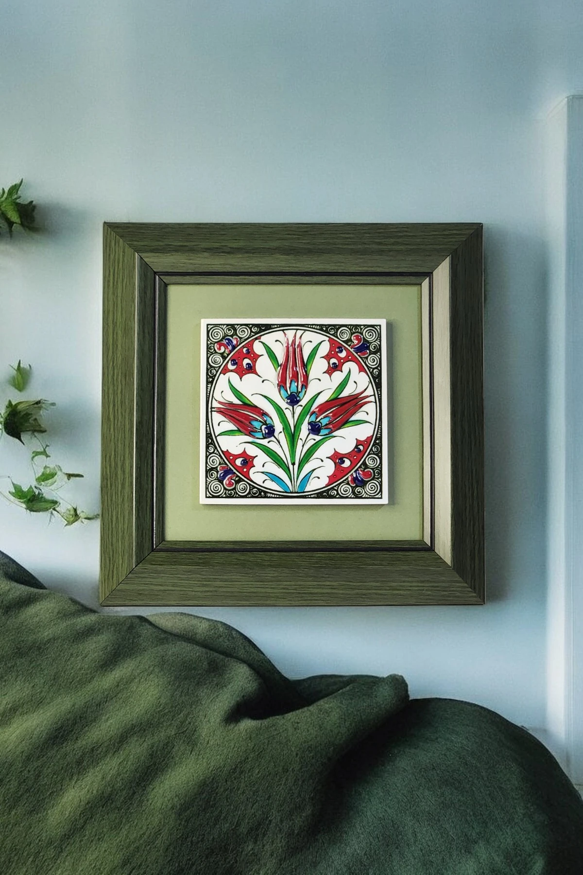 Lale Desenli El Yapımı Kabartmalı Çini Tablo