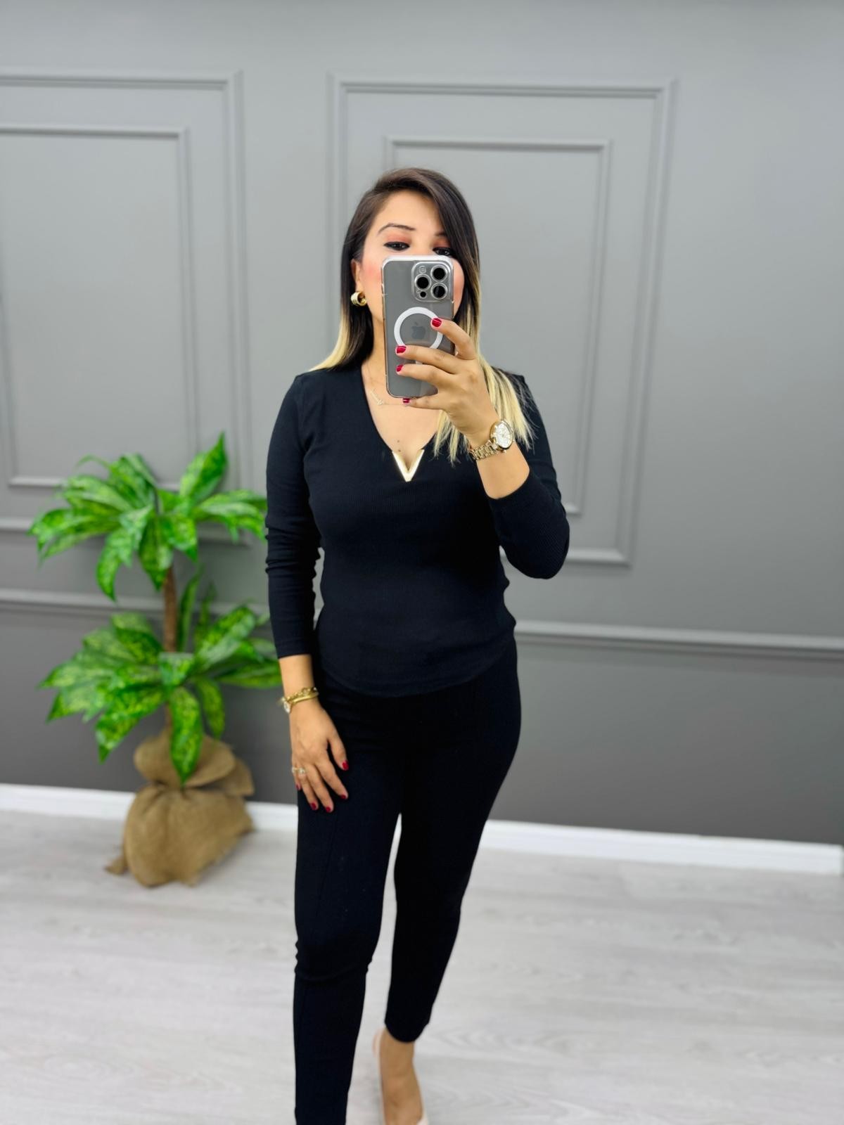 Aksesuarlı Fitilli Bady V yaka bluz