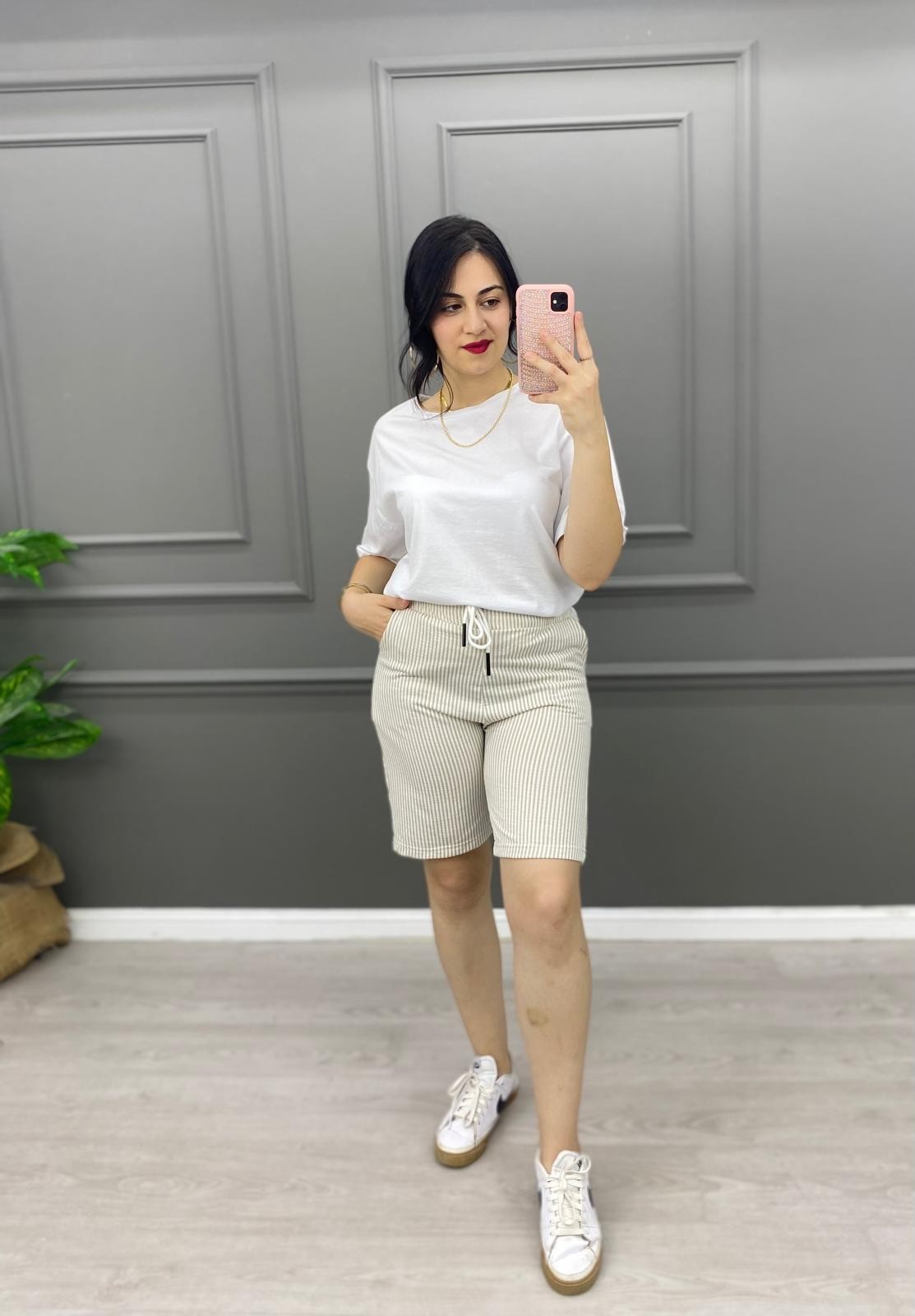 KISA ÇİZGİLİ ŞORT