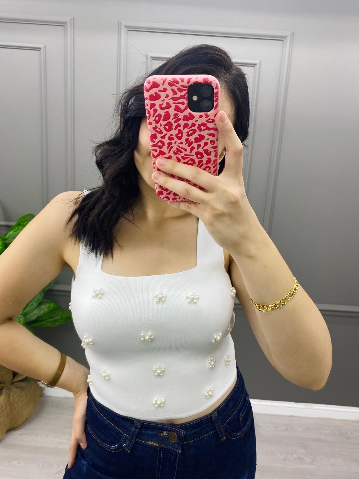 İncili Askılı Crop