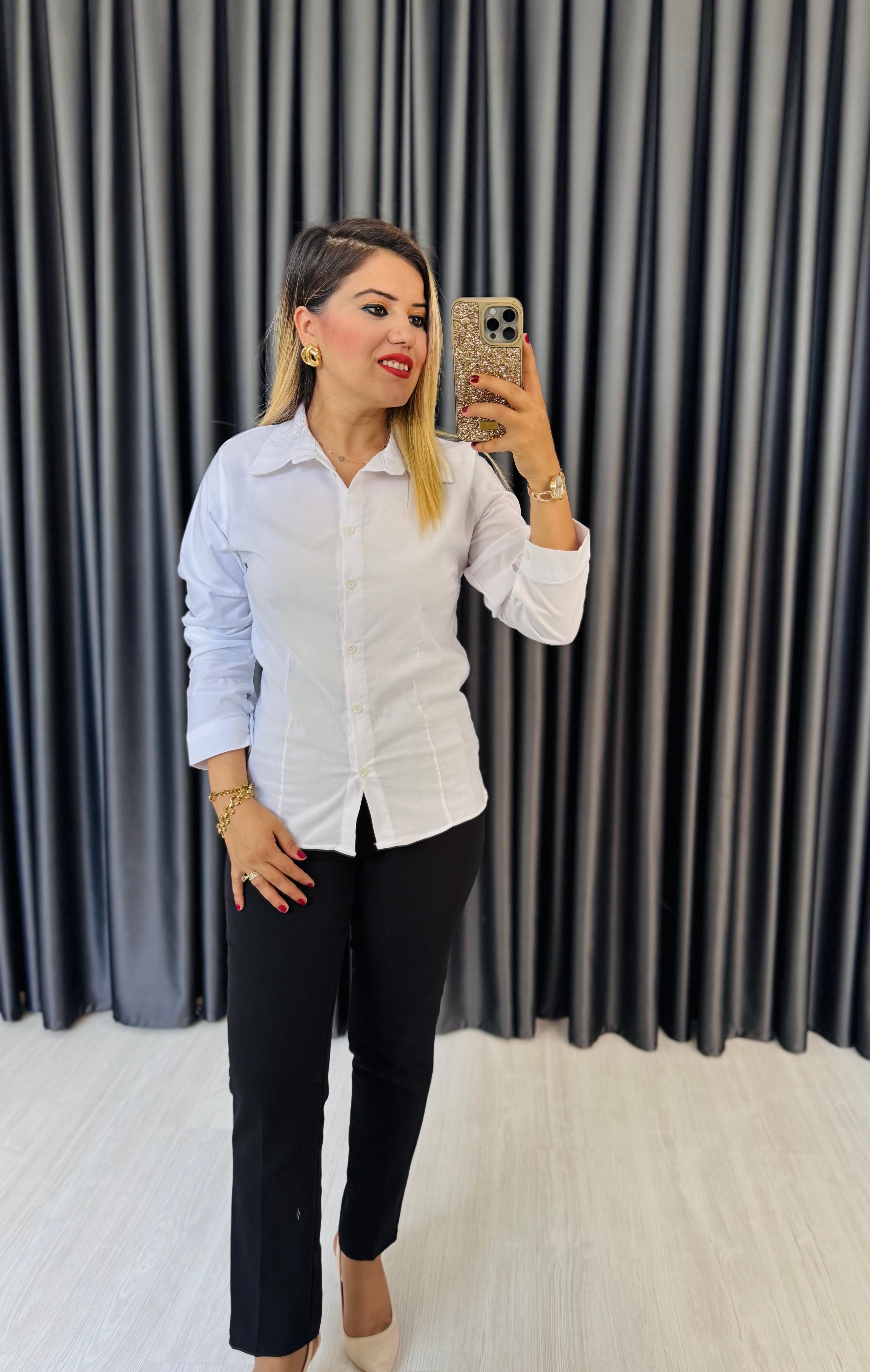 Beyaz Dikiş Detaylı Gömlek