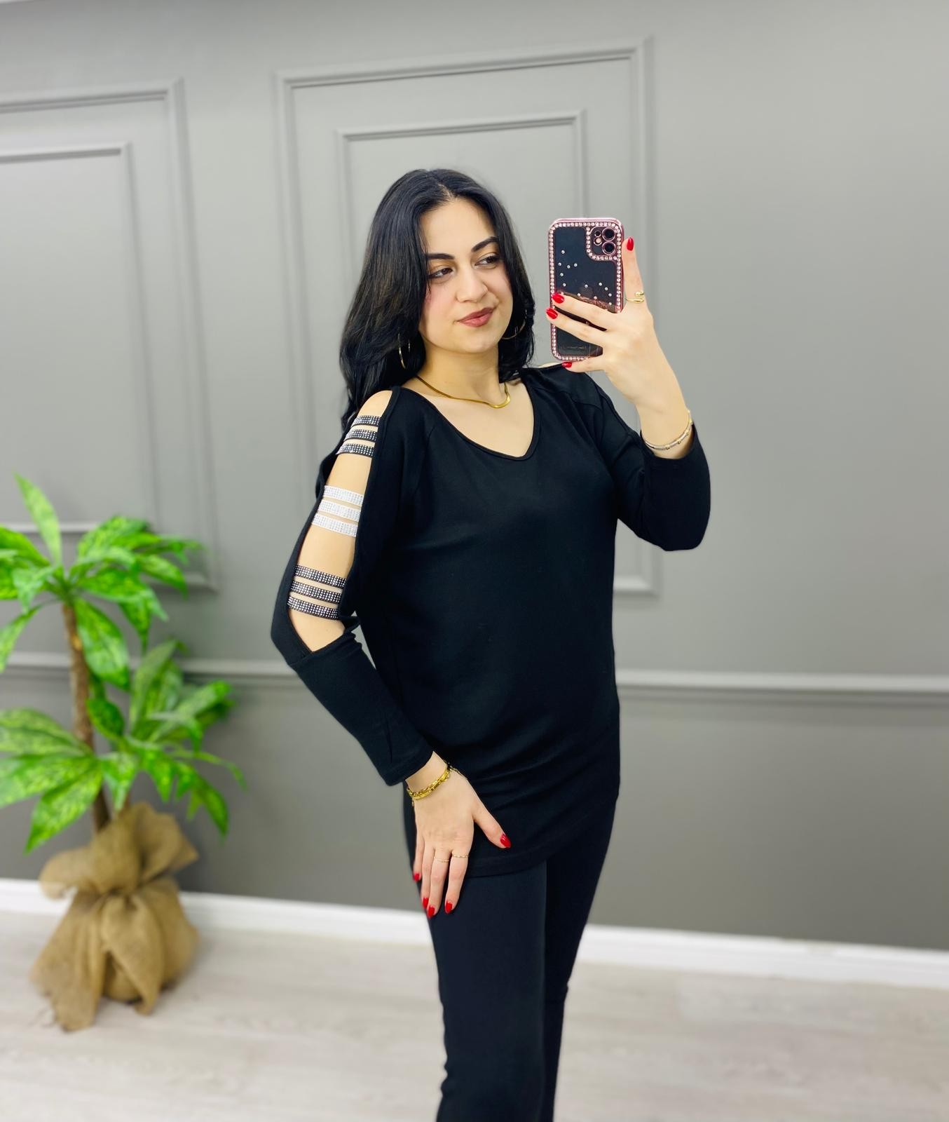 Kolları Taş Detaylı Bluz