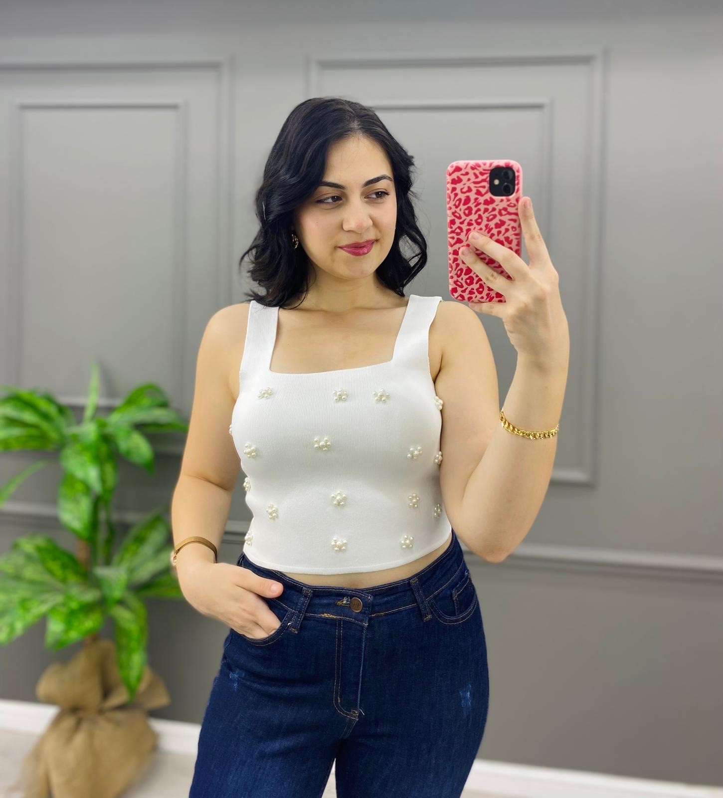 İncili Askılı Crop
