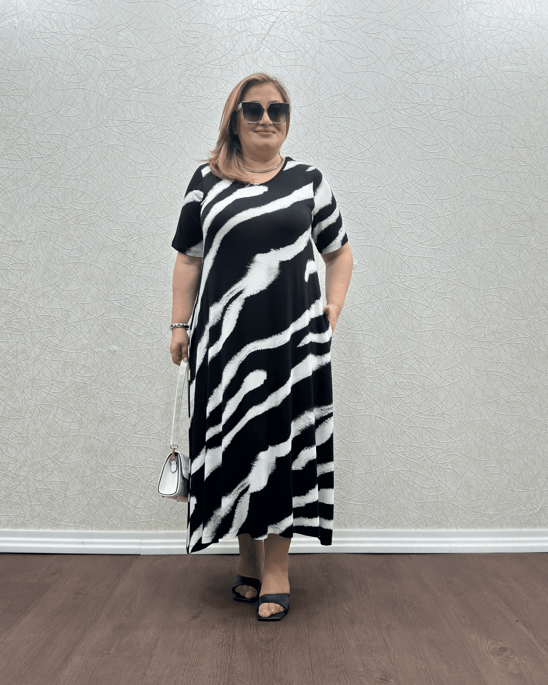 Dilek Elbise - Siyah Beyaz Desenli