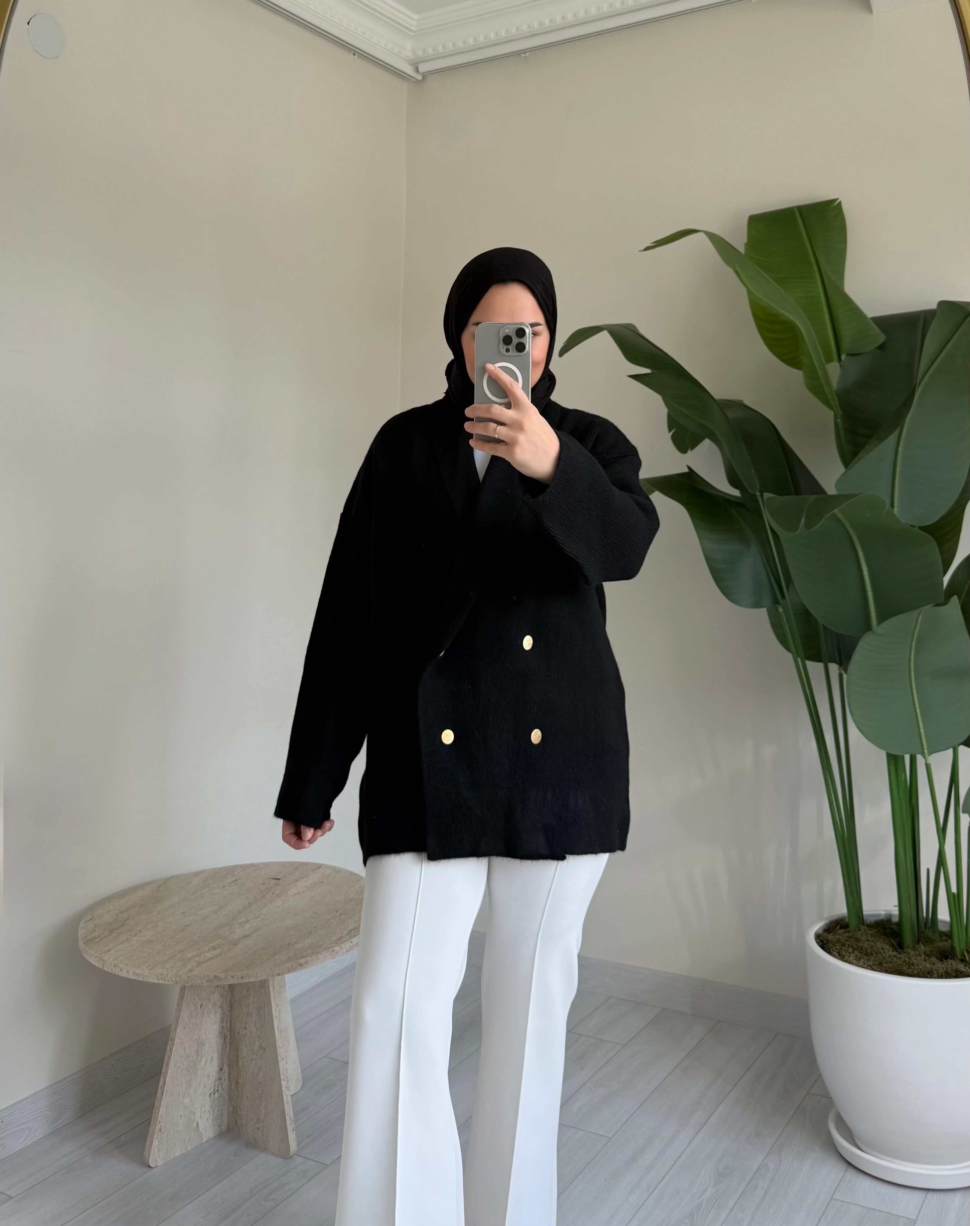 Gold Düğmeli Hırka - Siyah