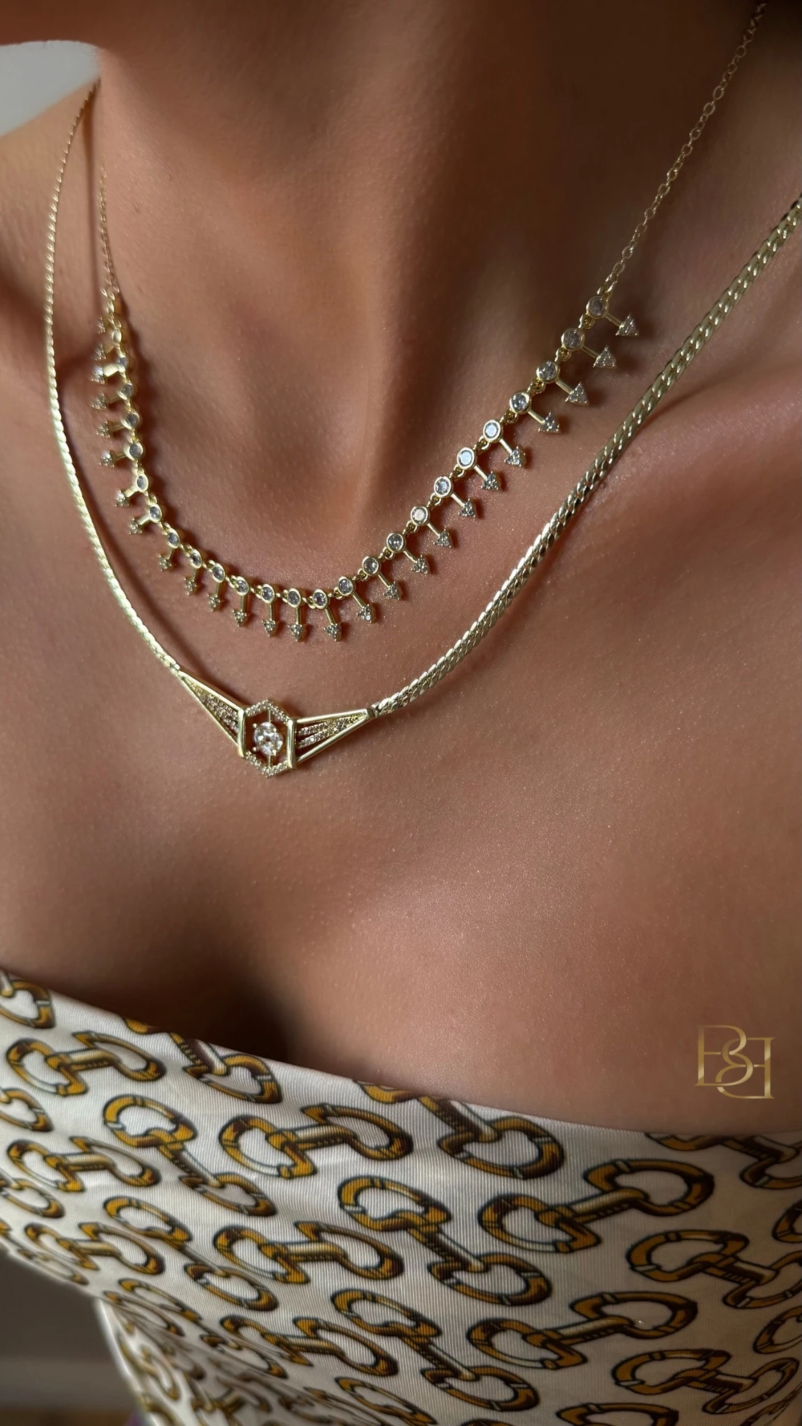 Ok Formlu Zarif Kolye