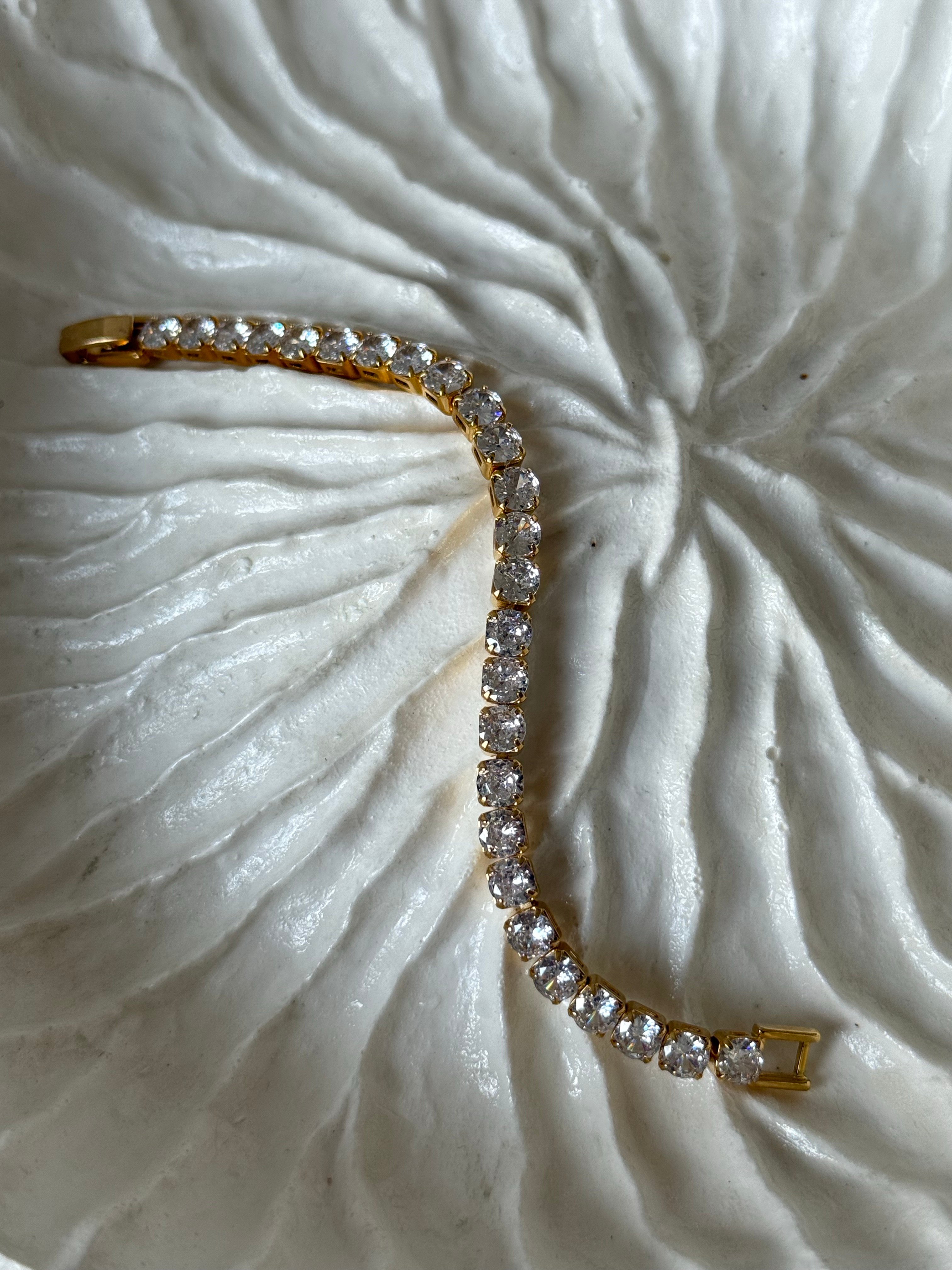 Gold kare taşlı su yolu