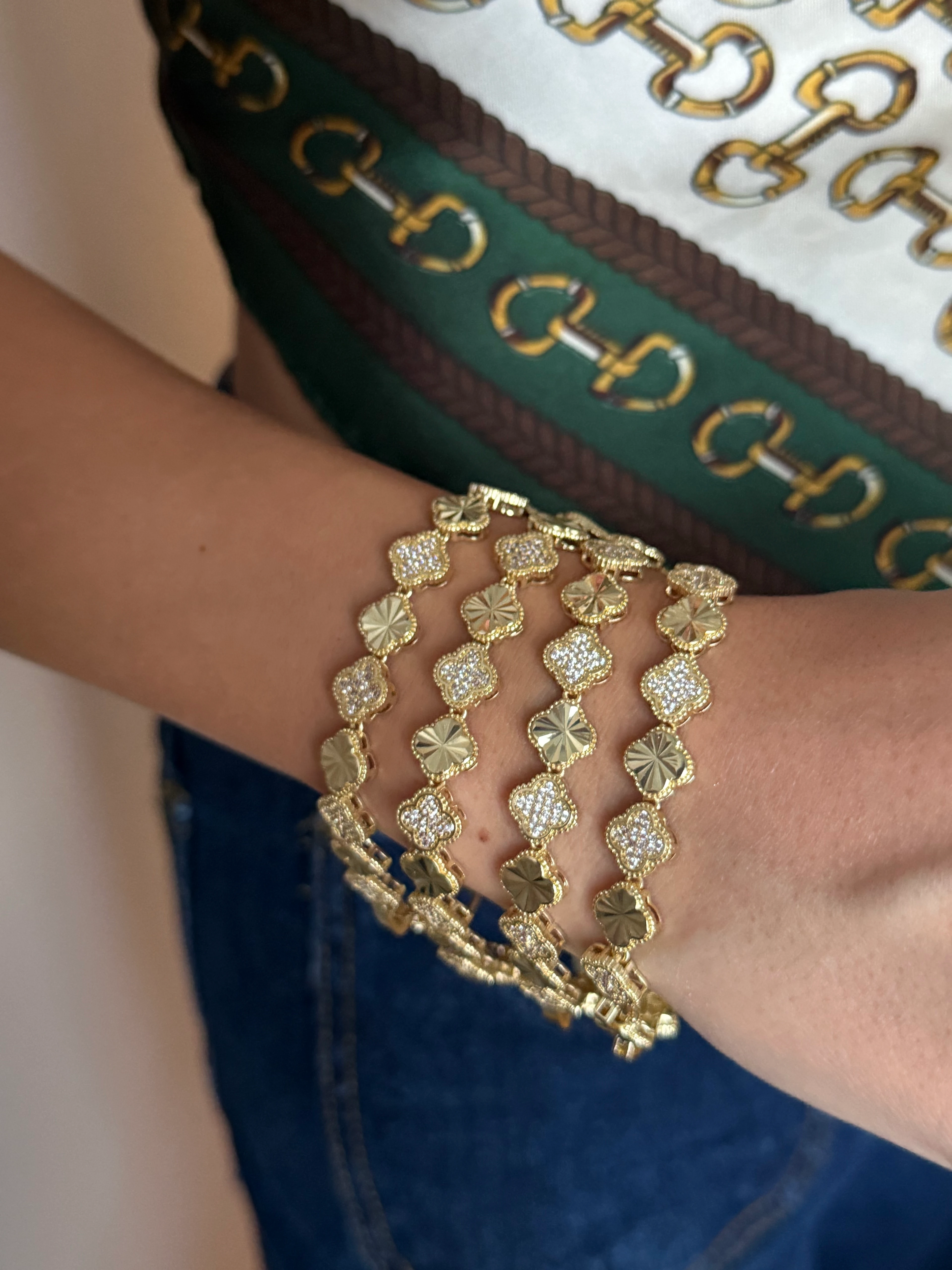 Taşlı yonca model bileklik