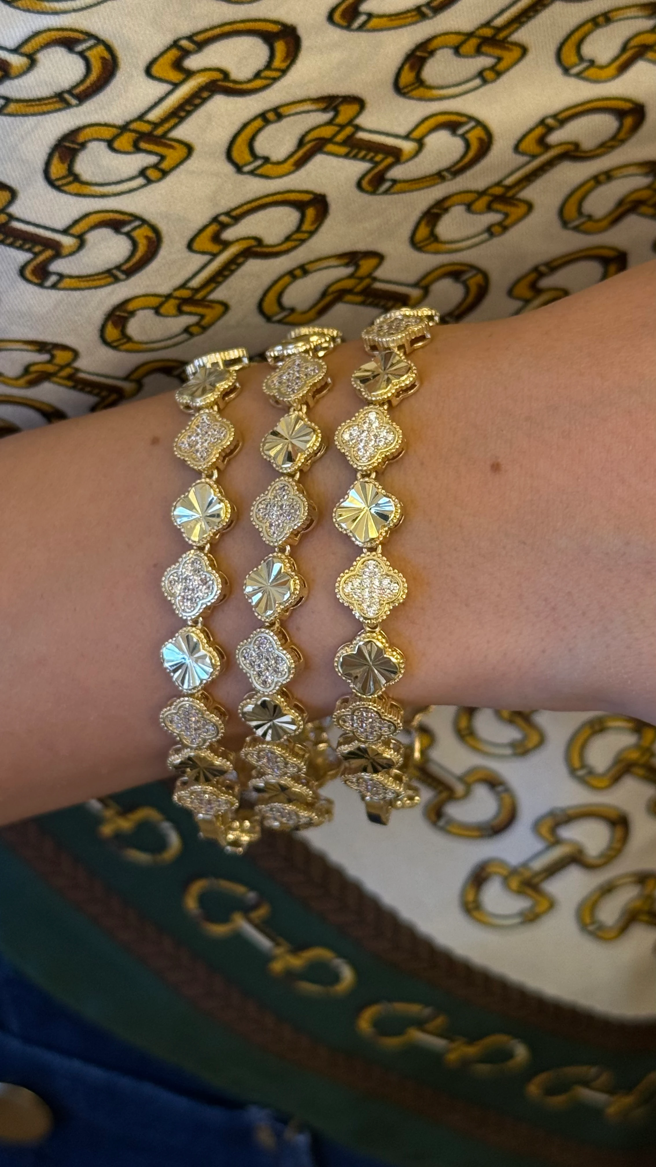 Taşlı yonca model bileklik