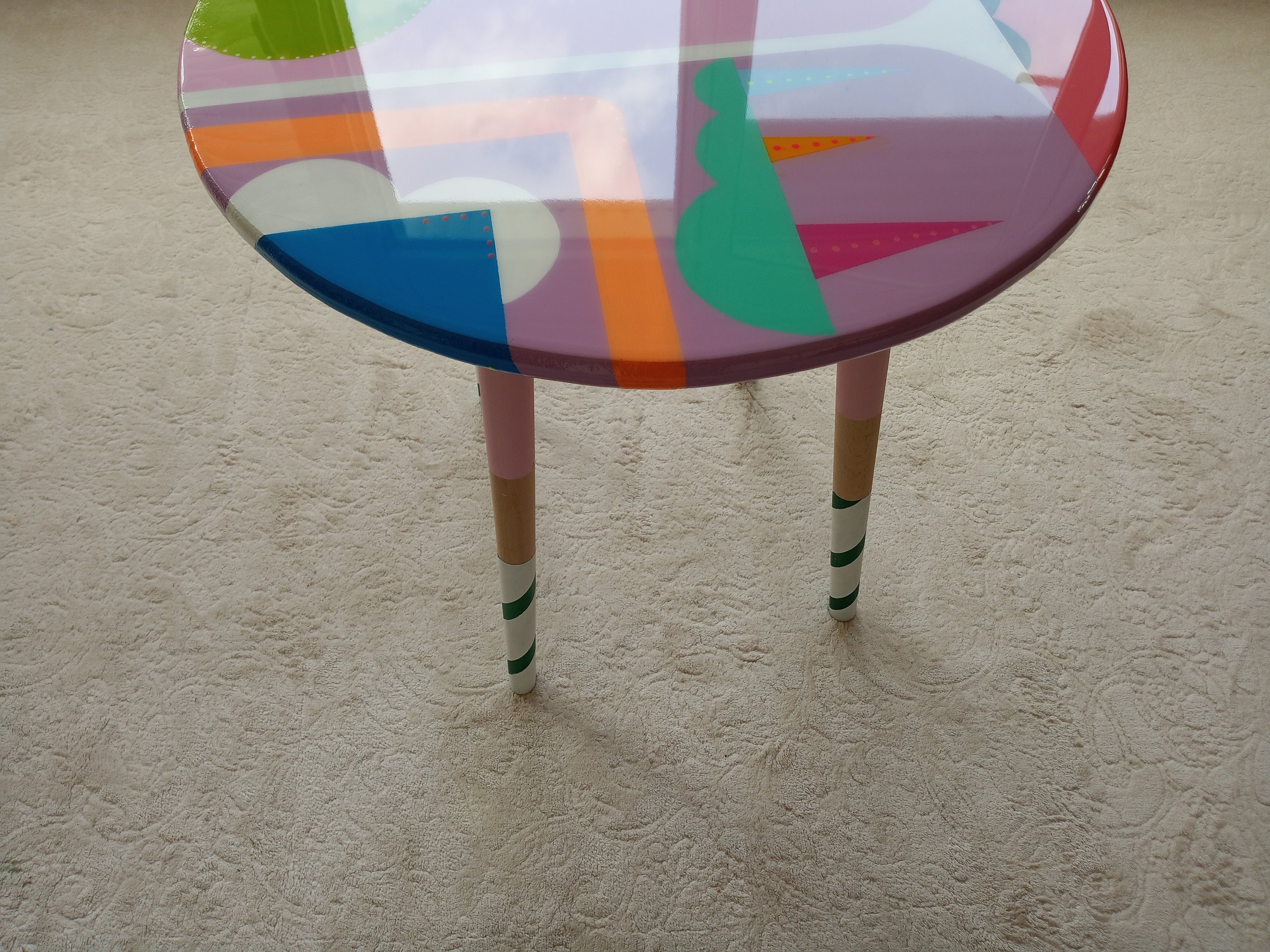 Round Colorful Funky Abstract Boho Resin Table,Pink Purple Groovy Vibrant Wood Rainbow Retro Hippi End Side Cool Luxury Center Coffee Table