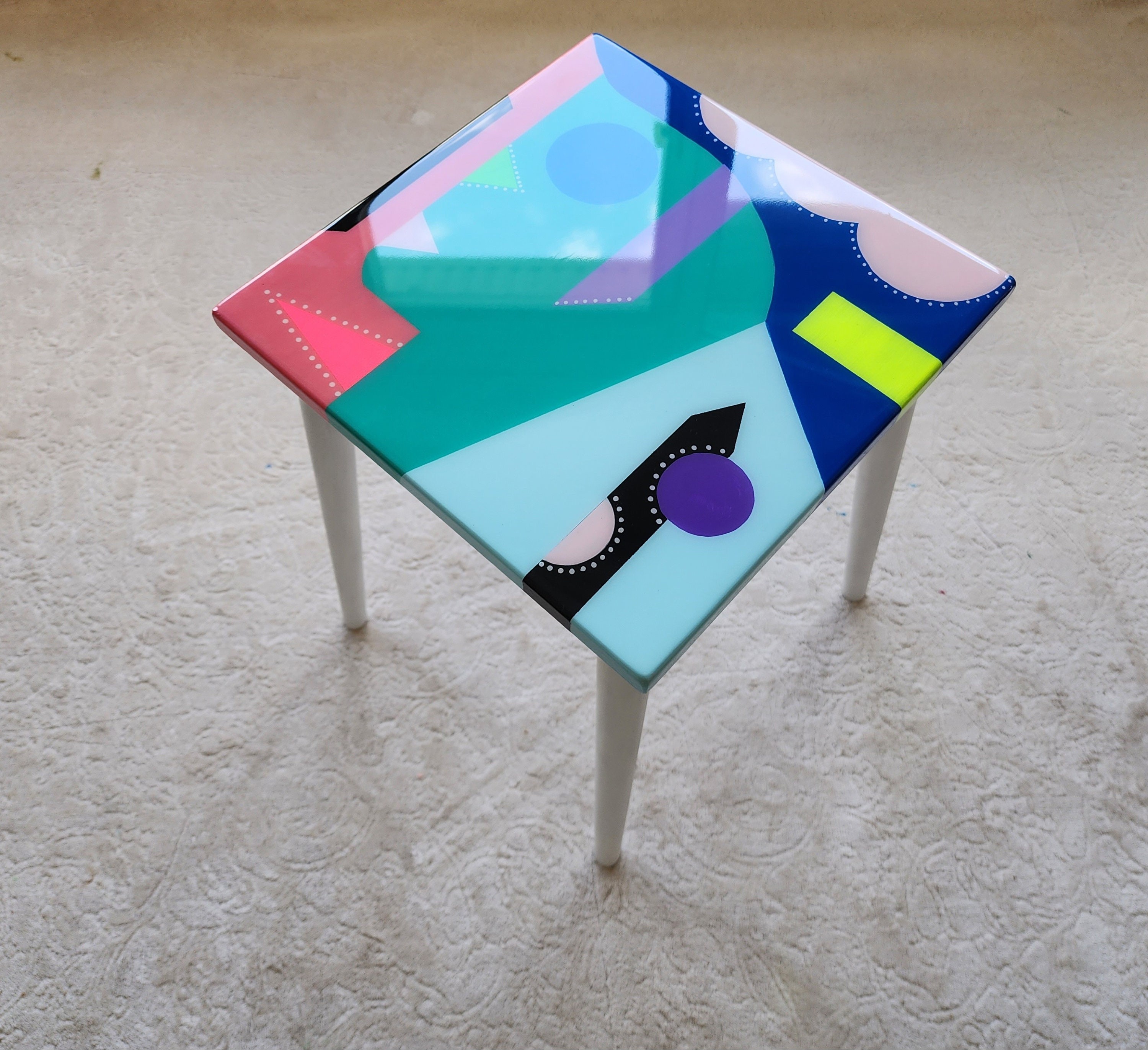 Unusual Blue Funky Colorful Oval Resin Side End Coffee Table, Maximalist Eclectic Abstract Cool Neon Epoxy Boho Pop Art Painted Legs Table