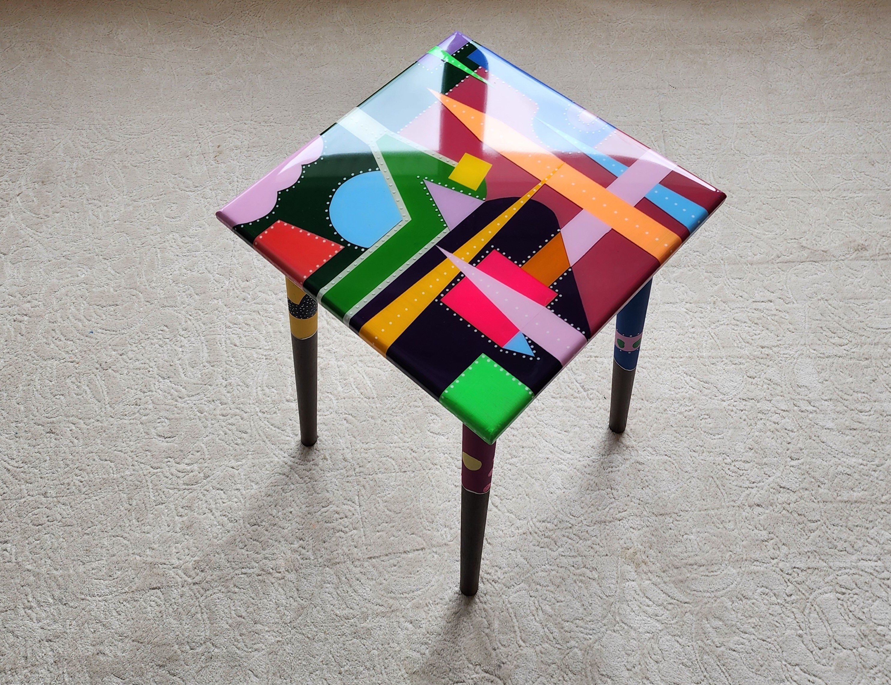 Colorful Modern Epoxy Resin Accent Casting Side Coffee Table,Unusual Occasional Live Edge Pink Bedside Entryway Center Abstract Art Table