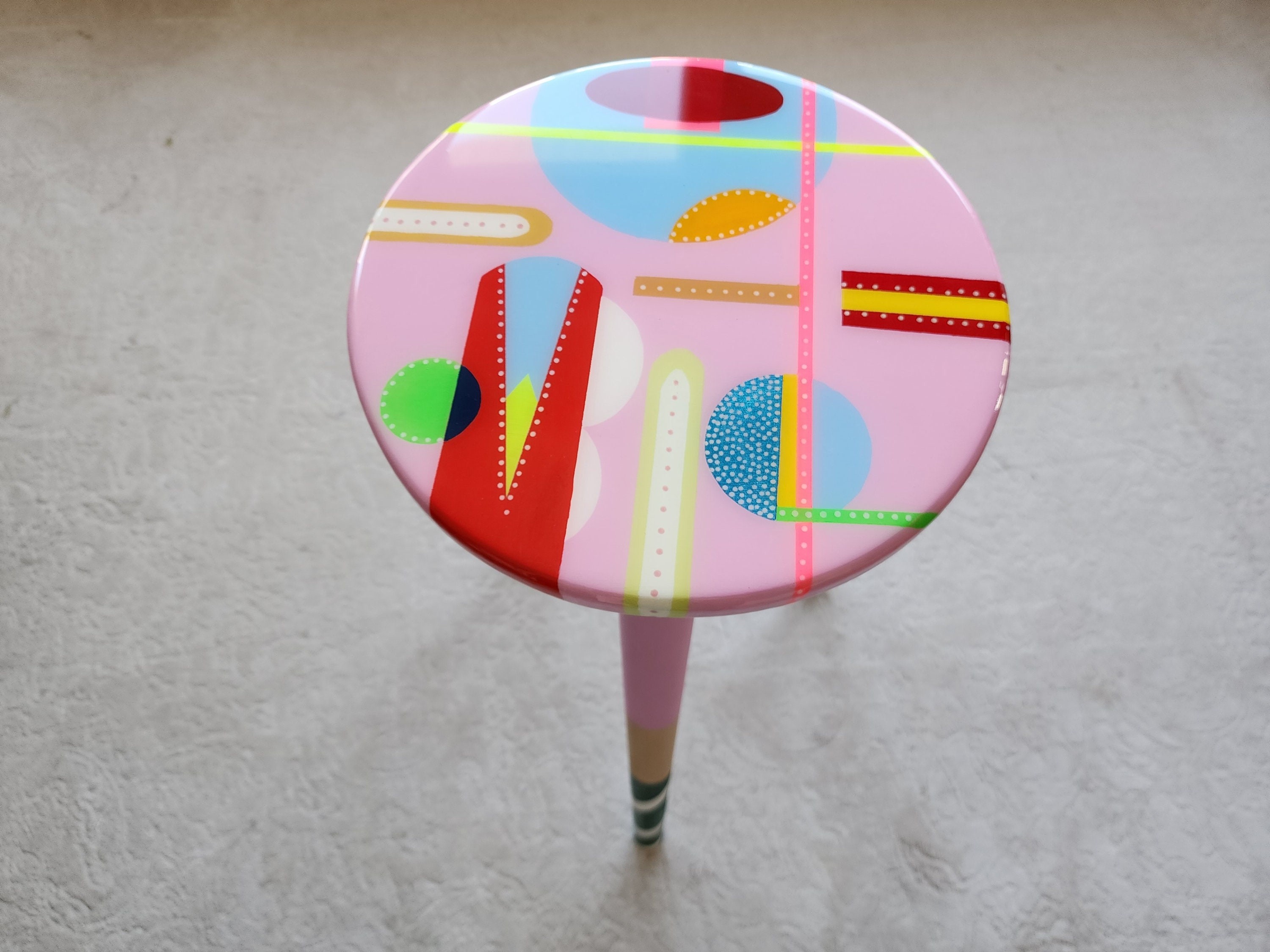 Round Pink Blue Abstract Funky Resin Coffee Table, Hand Painted Geometric Multicolor Eclectic Cool Retro Boho Unusual Epoxy Art Side Table