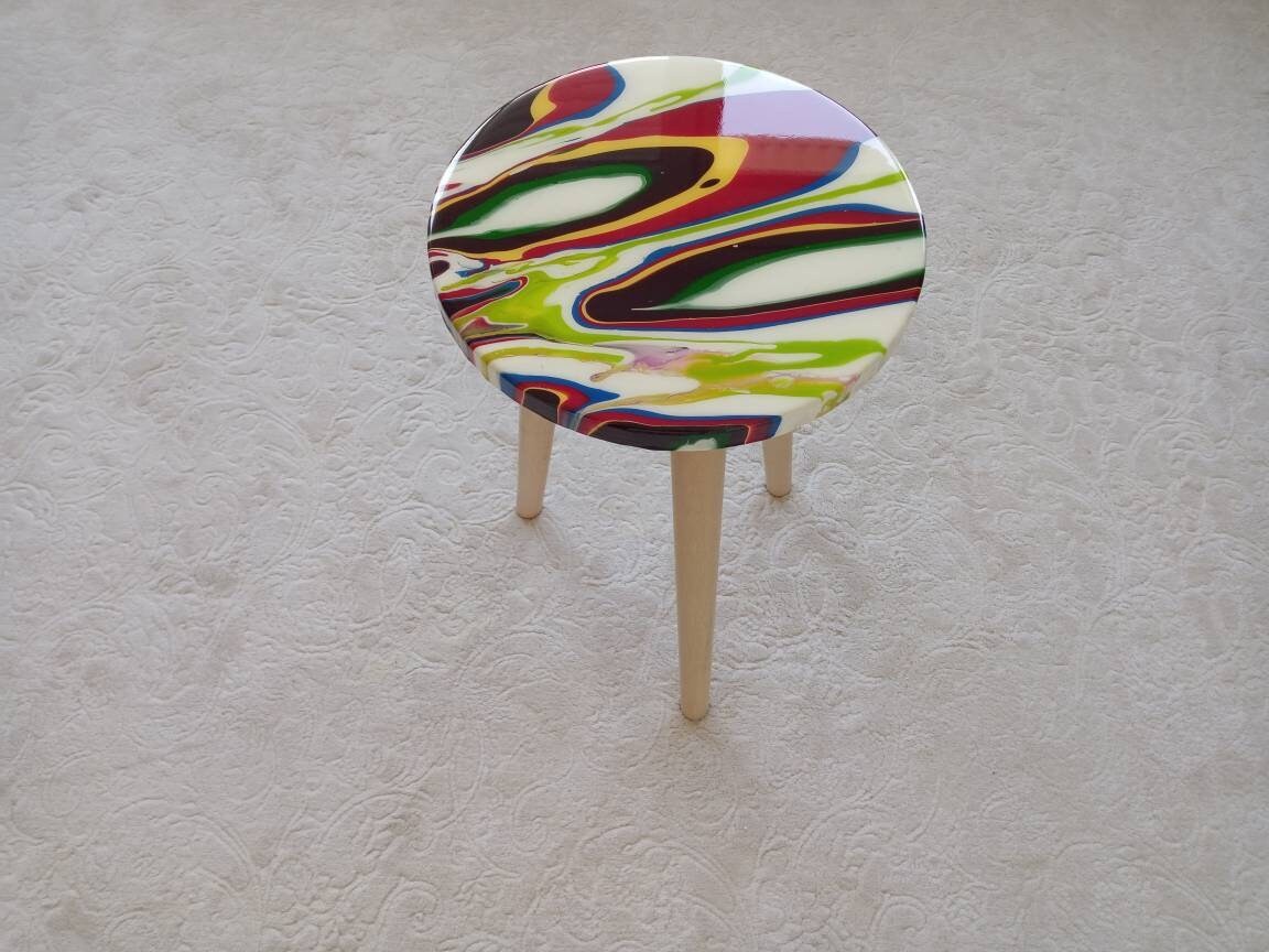 Round Small Resin White Side Coffee Table, Green Red Epoxy Modern Unique Wooden  Wood Living Room Furniture End Sofa Bedside Cool Art Table