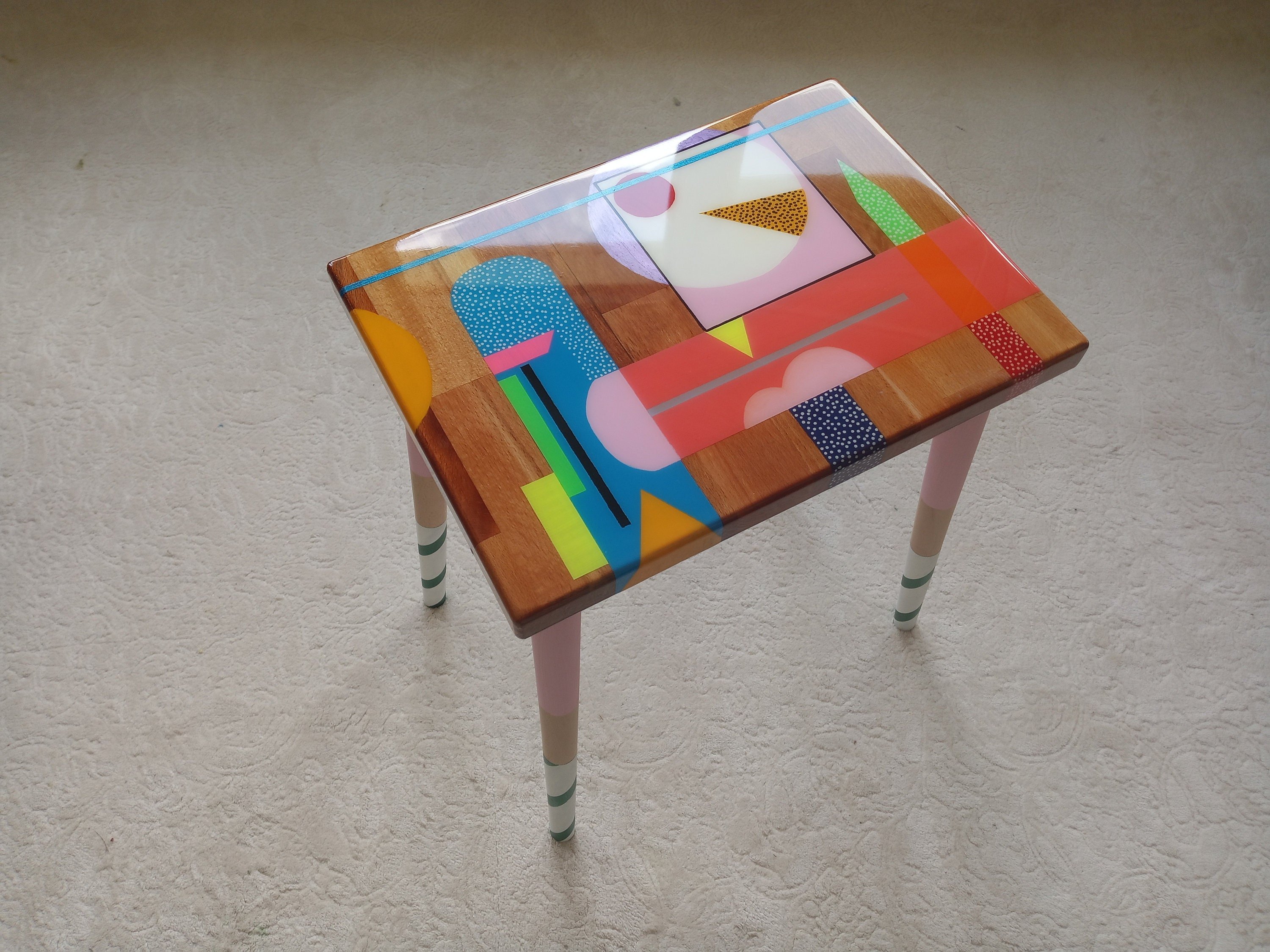 Colorful Abstract Funky Resin Boho Side Coffee Table, Vibrant Modern Wooden Handmade Cool Small Bedside Entryway End Sofa Painted Legs Table