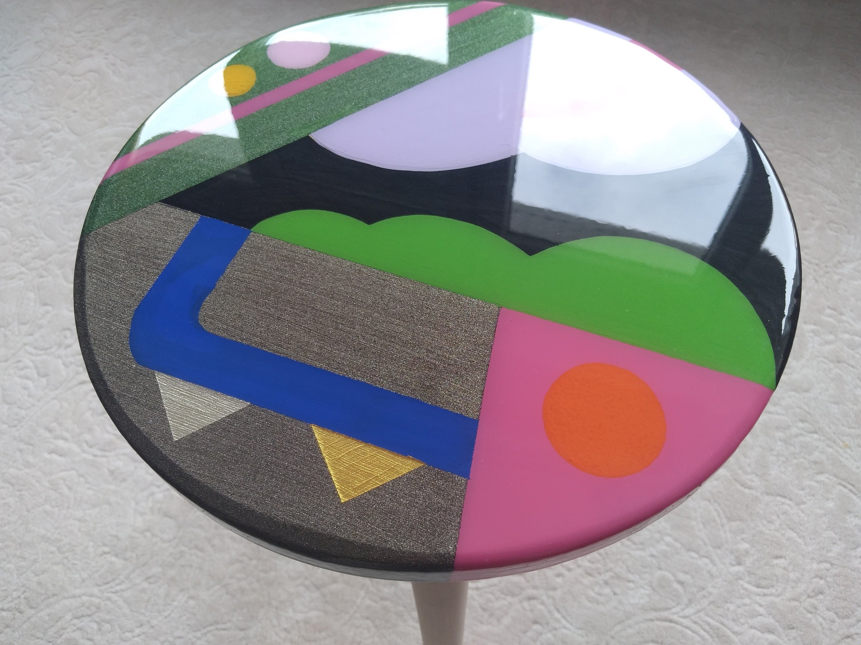 Round Small Boho Resin Sofa Coffee Table, Modern Wooden Epoxy Wood Unique Bronze Entryway Side End Cool Abstract Bedside Bedroom Art Tables