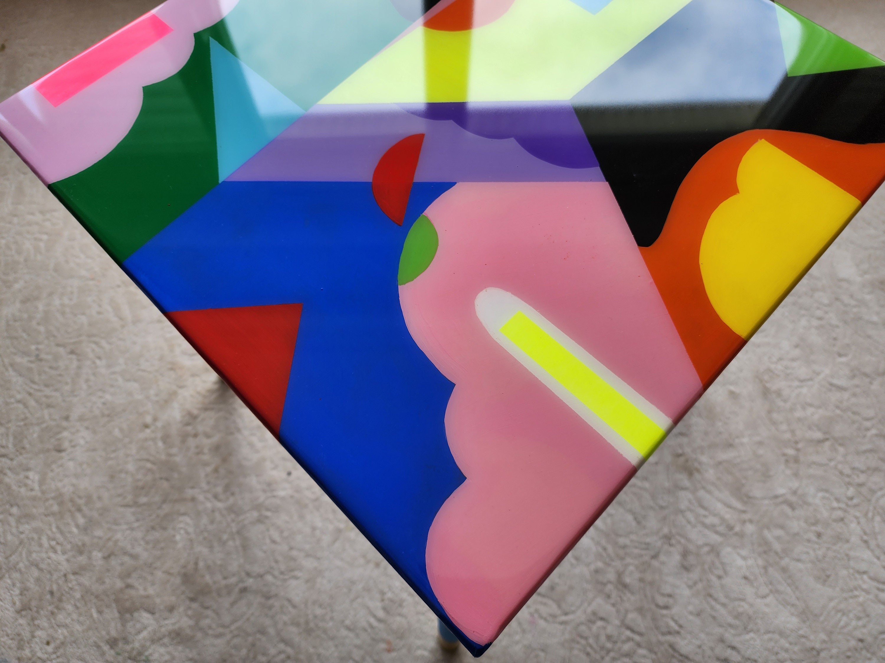 Colorful Abstract Pink Resin Side End Funky Coffee Table, Yellow Modern Unique Living Room Bedside Center Wooden Epoxy Art Sofa Coffee Table