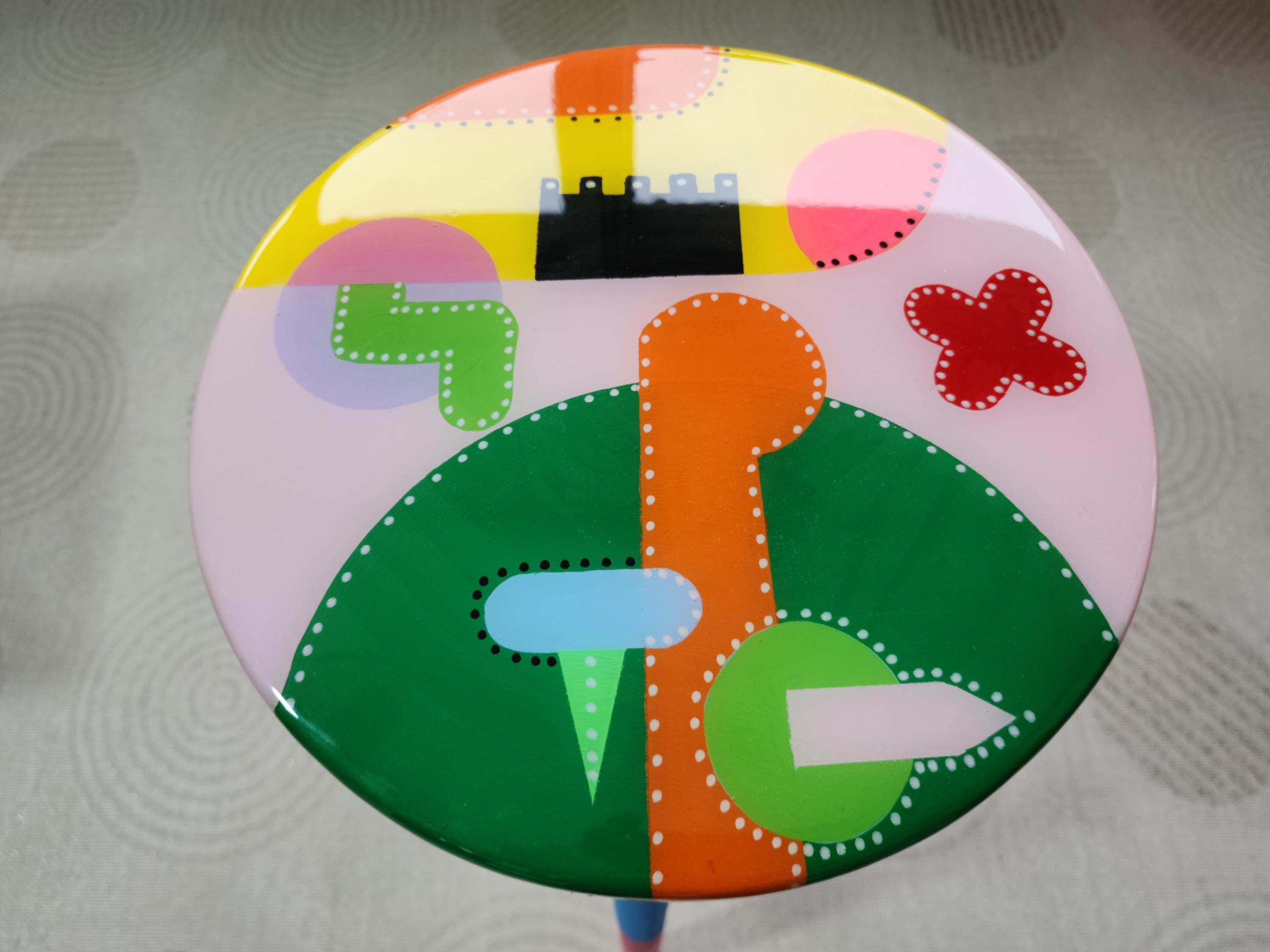 Round Colorful Funky Abstract Pink Resin Side Coffee Table, Green Groovy Vibrant Wooden Rainbow Retro Hippi Cool Luxury Boho Center Table